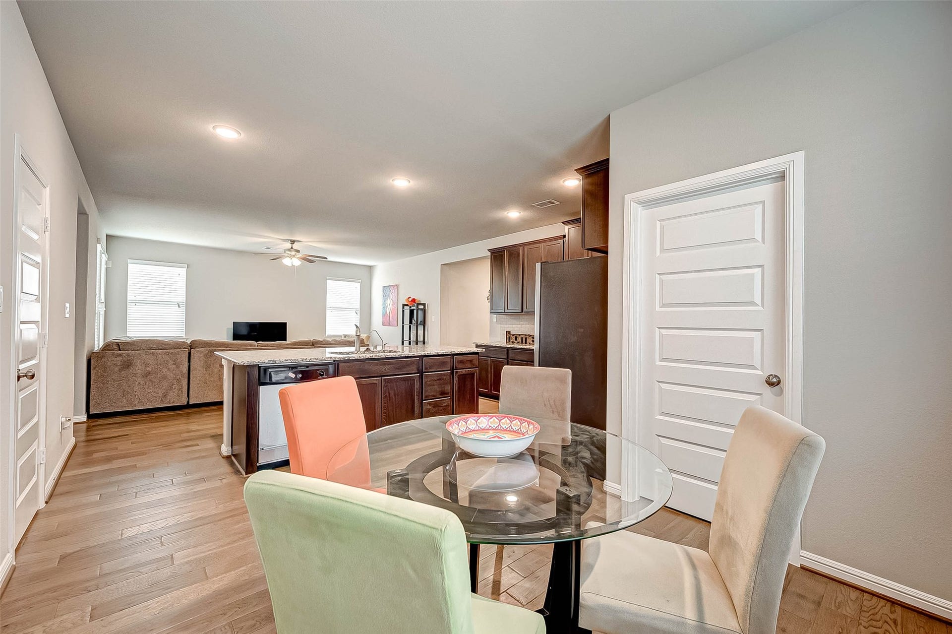 7914 Euphonia Glade Lane, Richmond, TX 77407 Bright dining space conveniently positioned near the kitchen and family room.