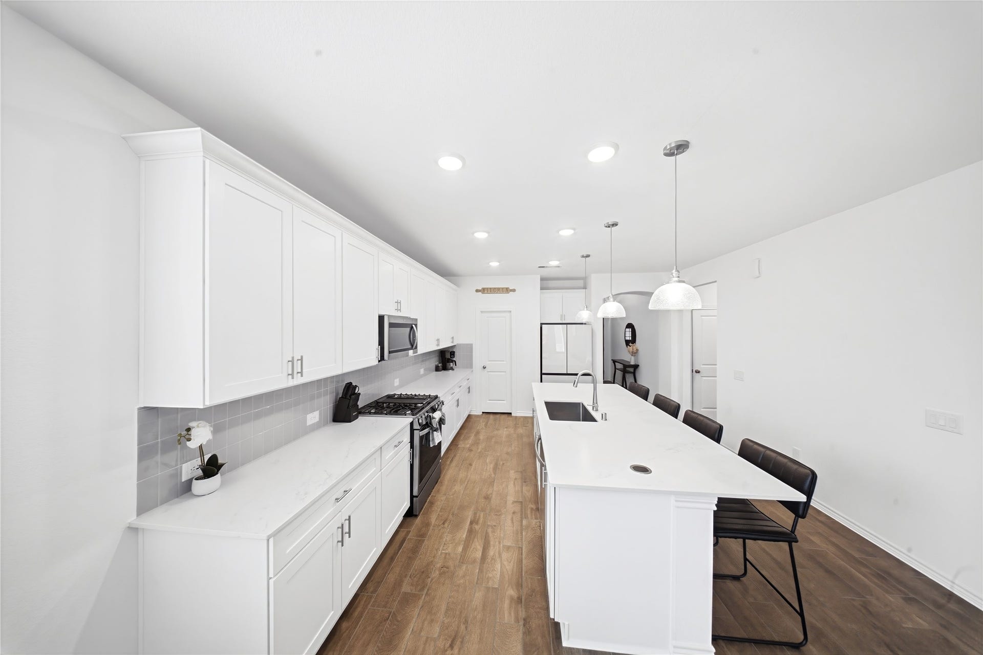 15194 Wild Gully Way, Conroe, TX 77302 Spacious kitchen designed for cooking and entertaining