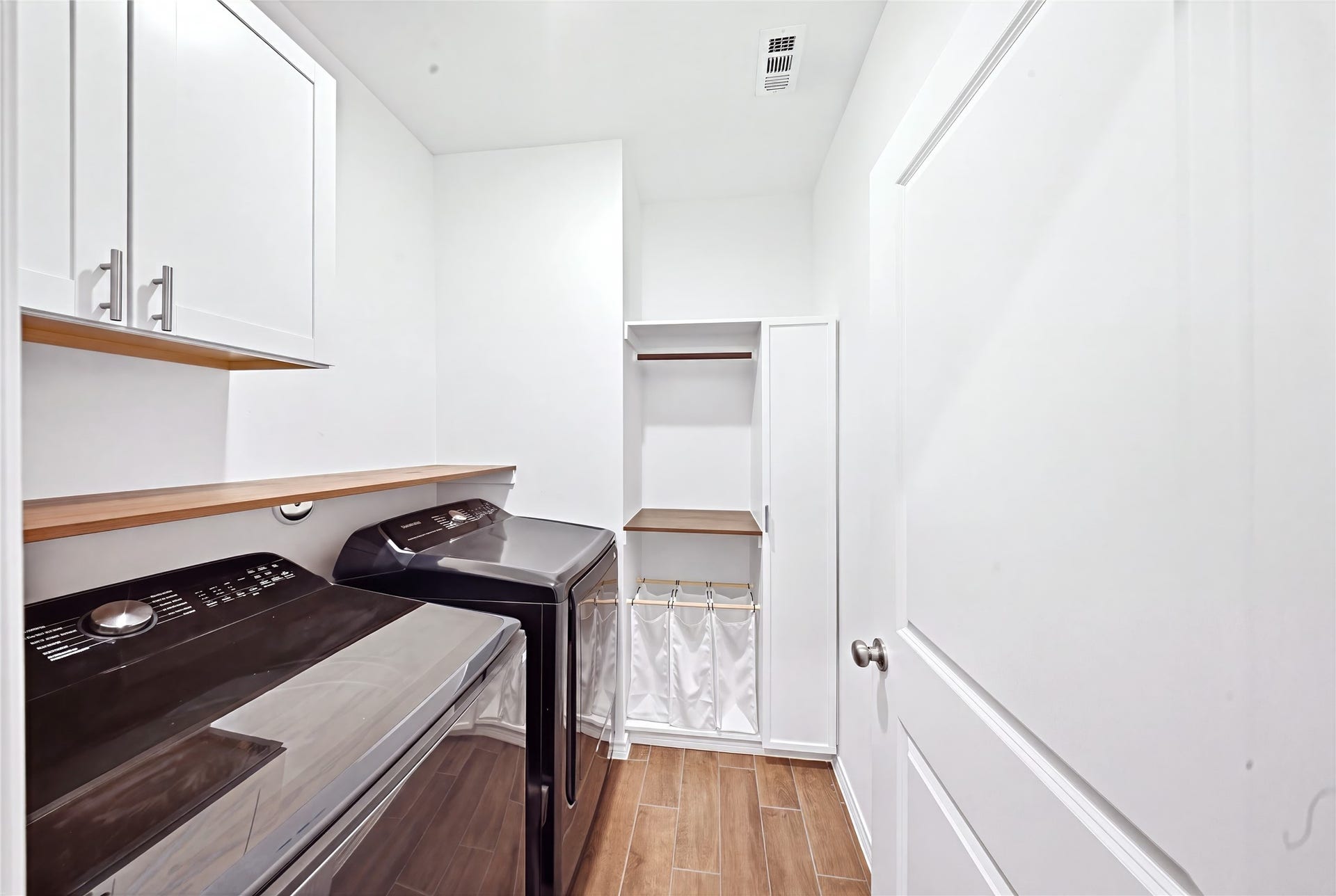 15194 Wild Gully Way, Conroe, TX 77302 Spacious utility room with custom build-ins