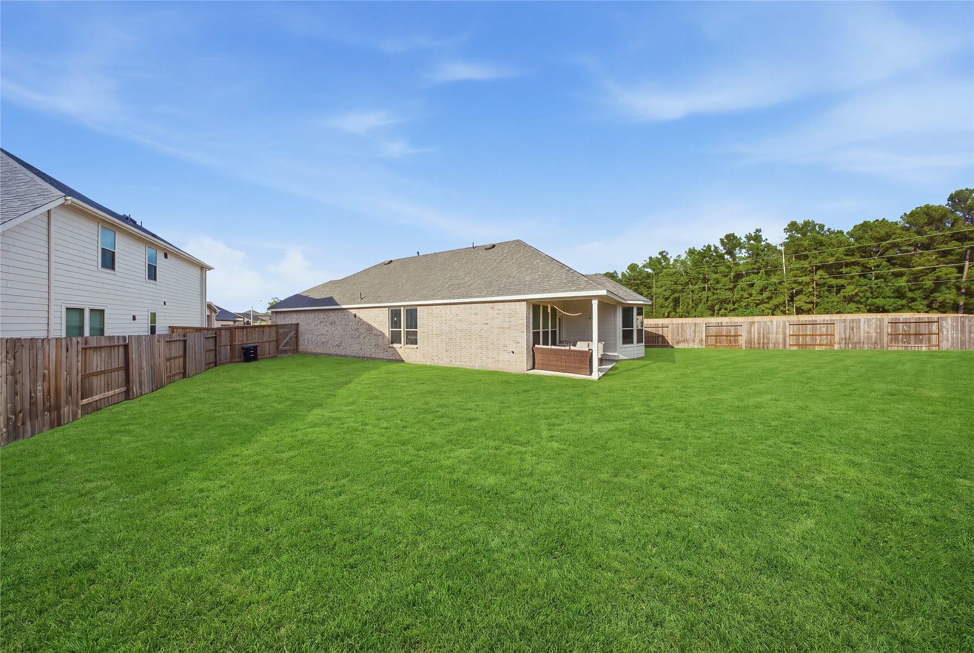 15194 Wild Gully Way, Conroe, TX 77302 Expansive side yard adds valuable outdoor space
