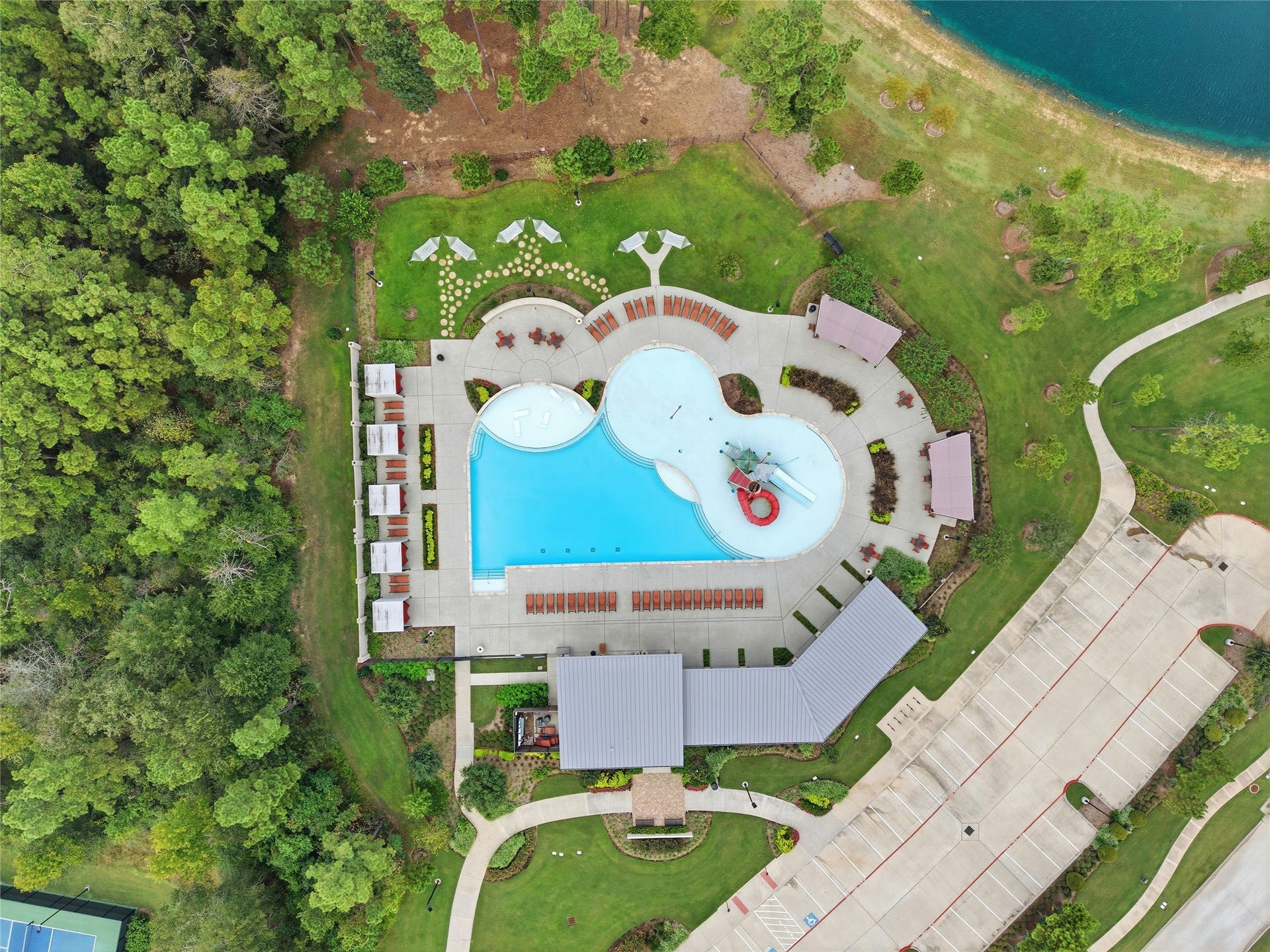 15194 Wild Gully Way, Conroe, TX 77302 Resort-style pool and splash areaperfect for kids and family fun!