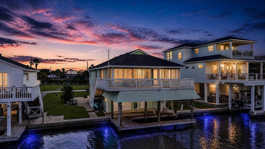 Property photo for 16610 Tern Road, Jamaica Beach, TX