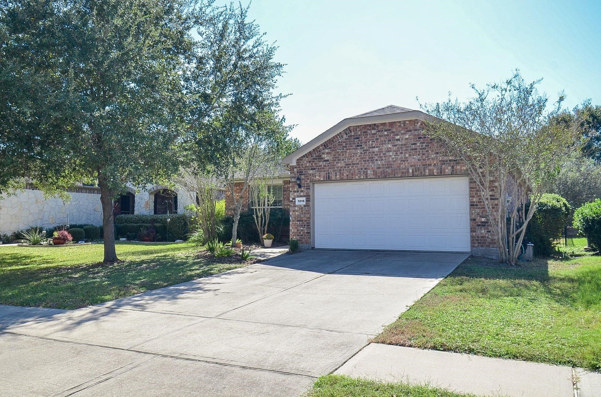 1215 Majestic Oak, Richmond, TX 77469 Double Driveway