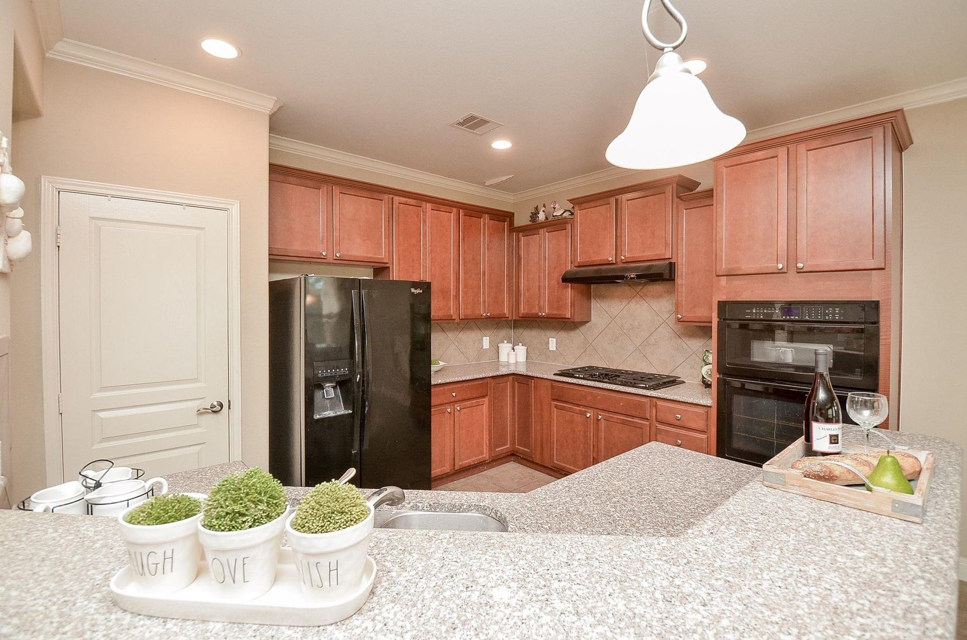 1215 Majestic Oak, Richmond, TX 77469 Large Corner Kitchen with lots of cabinetry and storage
