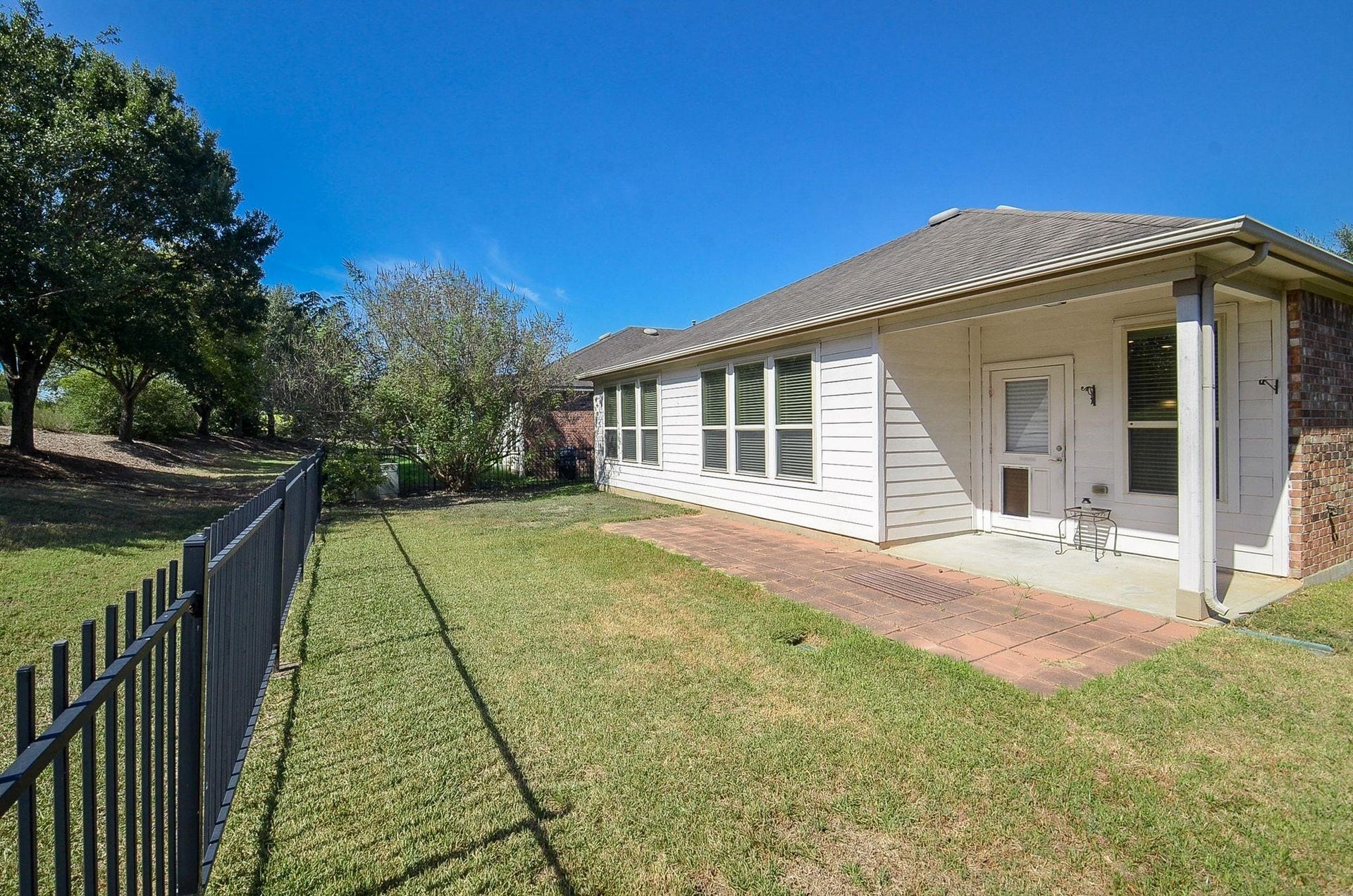 1215 Majestic Oak, Richmond, TX 77469 Low Maintenance, charming backyard with lots of potential