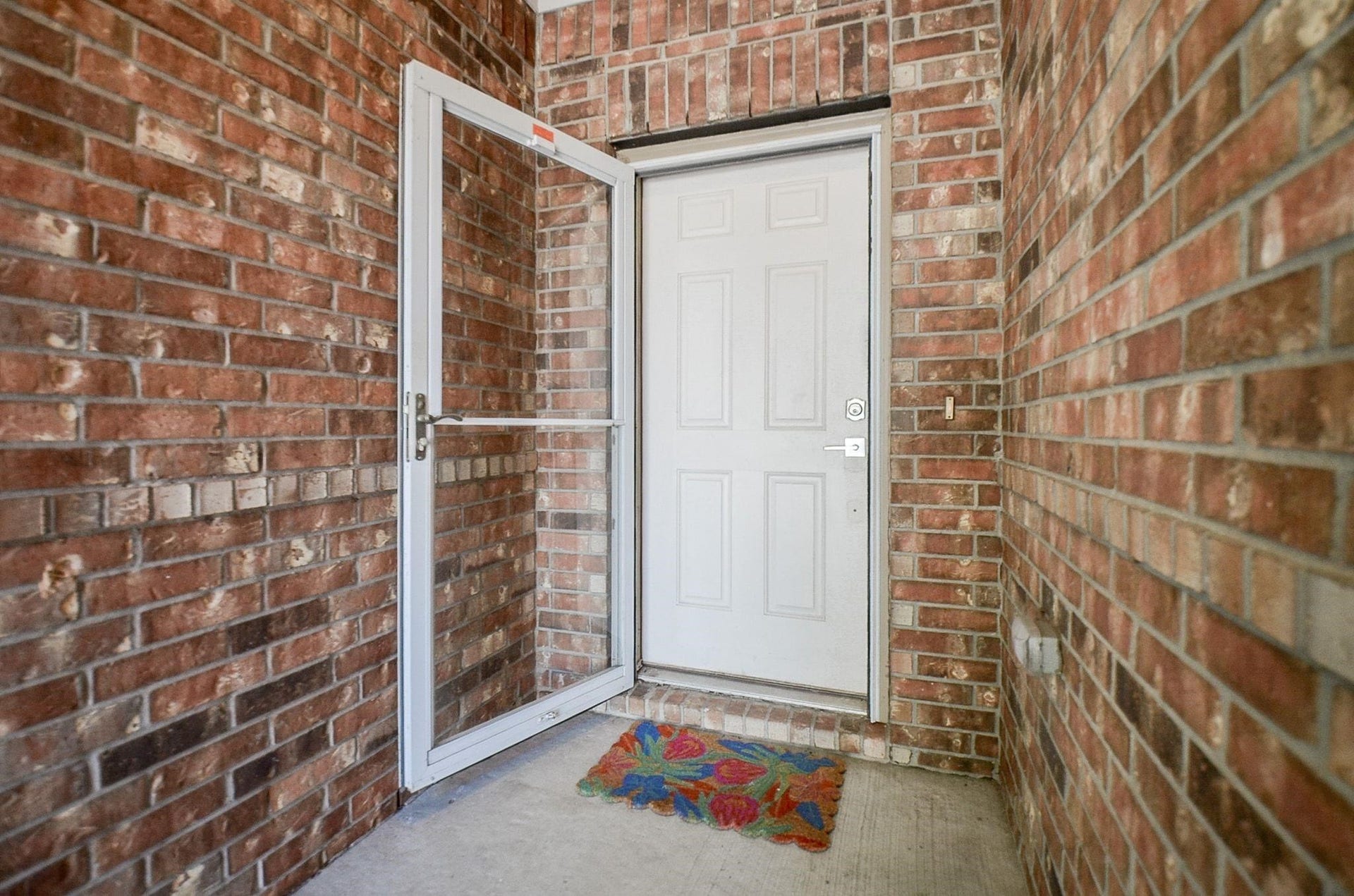 1215 Majestic Oak, Richmond, TX 77469 Stately Front Entry with Storm Door