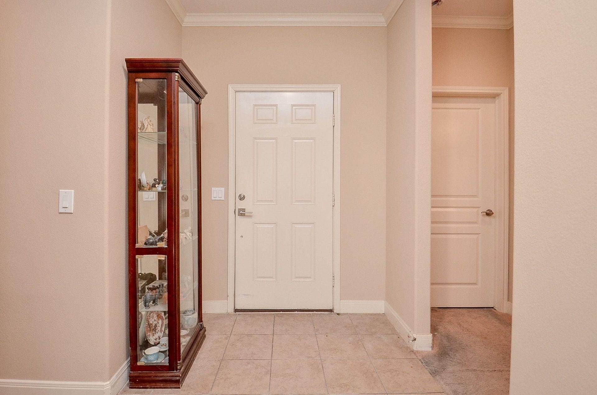 1215 Majestic Oak, Richmond, TX 77469 Large Foyer Welcomes you inside