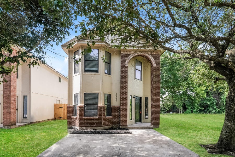 Property photo for 2920 La Estancia Lane, Houston, TX