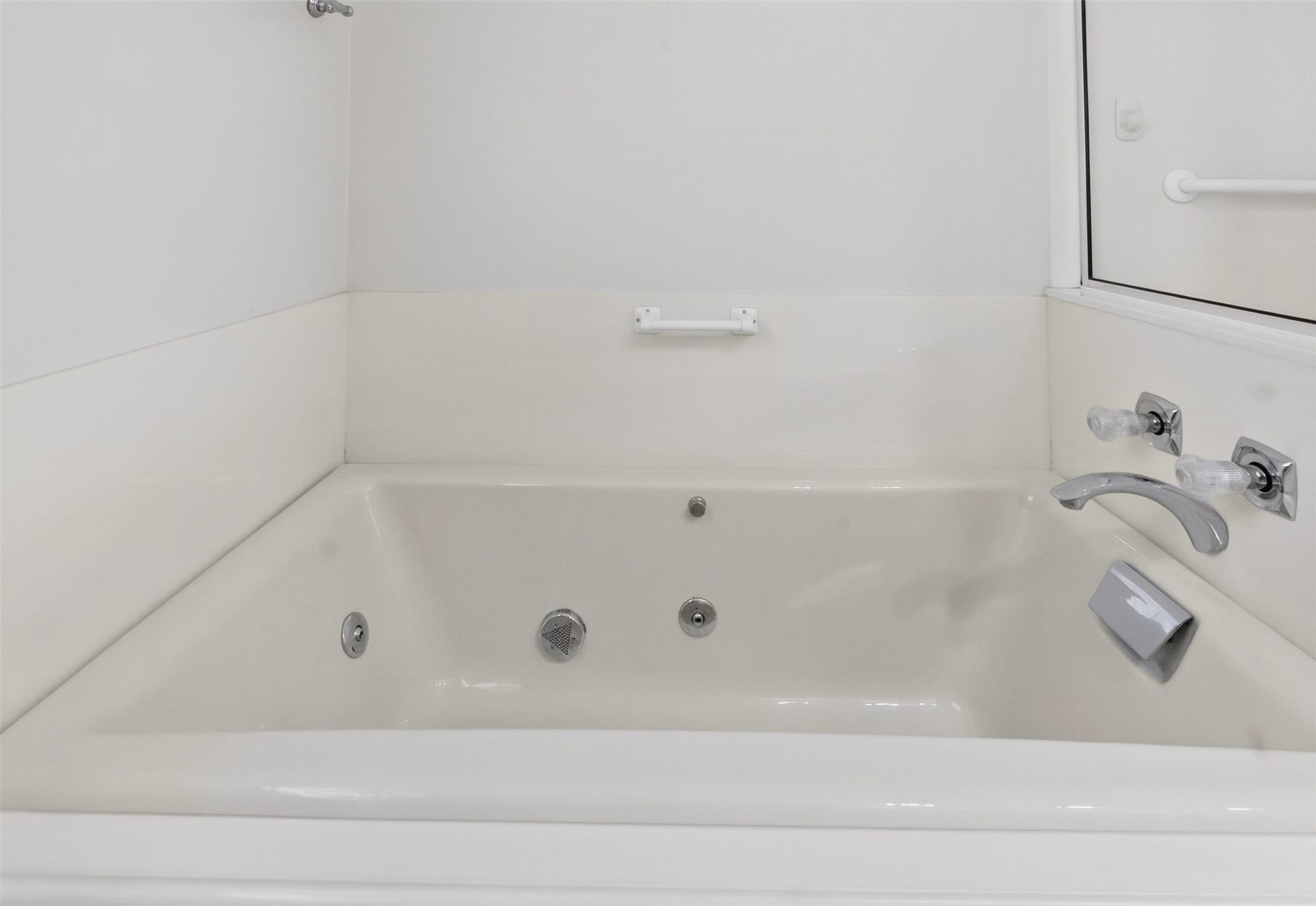12507 Kingsride Lane, Houston, TX 77024 PRIMARY BATHROOM