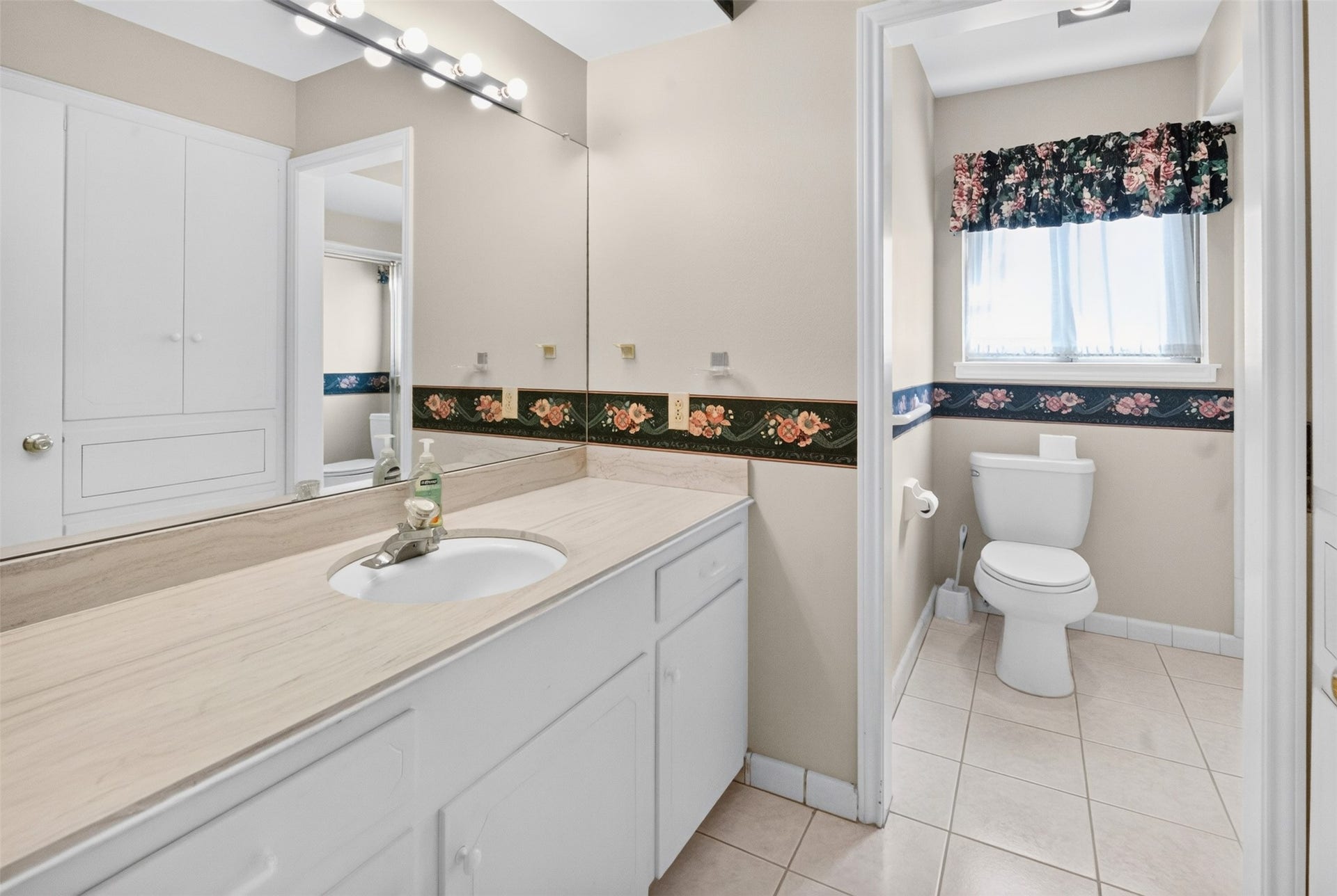 12507 Kingsride Lane, Houston, TX 77024 2ND BATHROOM
