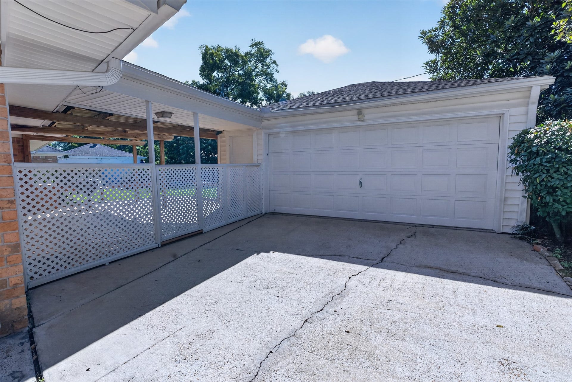 12507 Kingsride Lane, Houston, TX 77024 2 CAR GARAGE