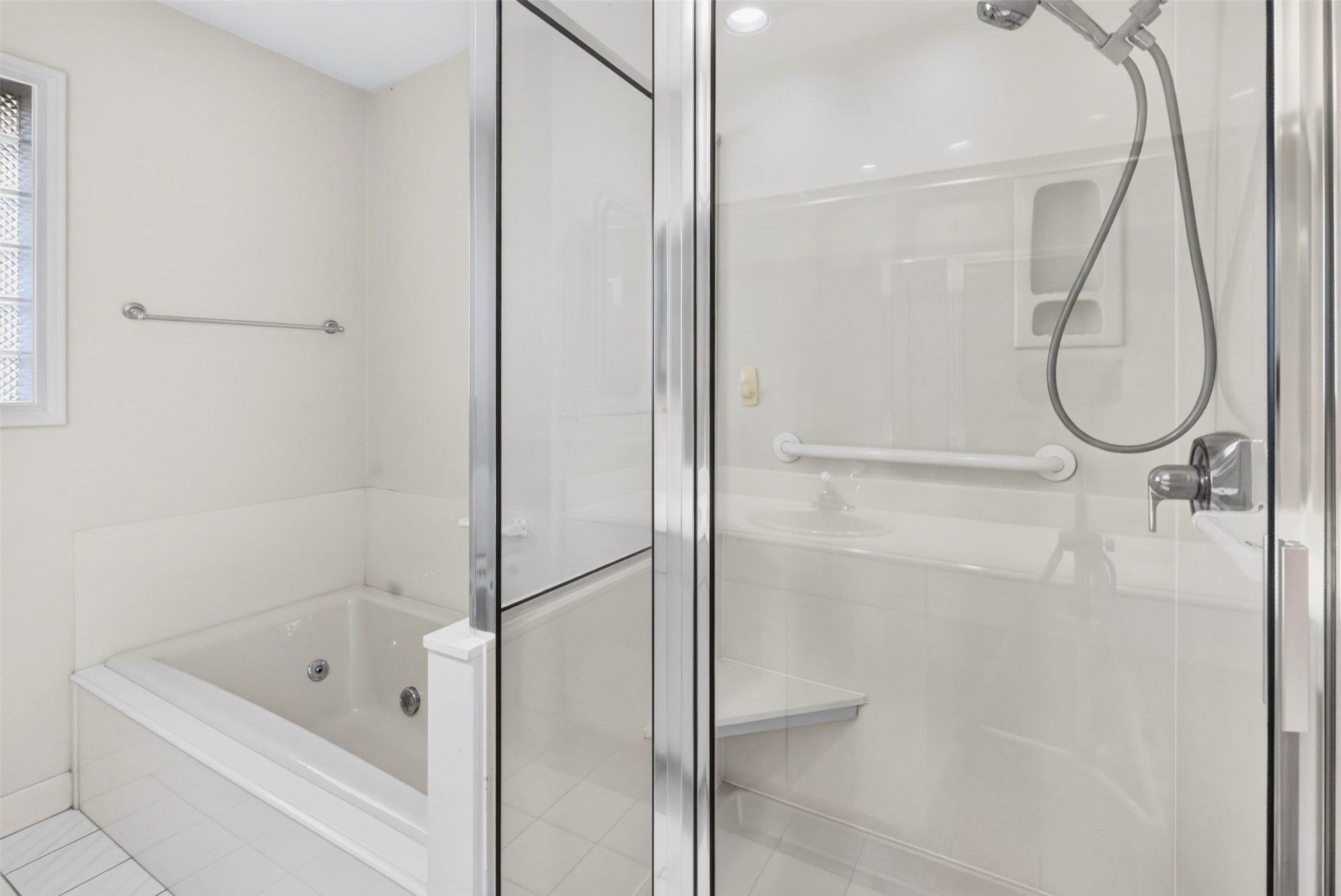 12507 Kingsride Lane, Houston, TX 77024 PRIMARY BATHROOM