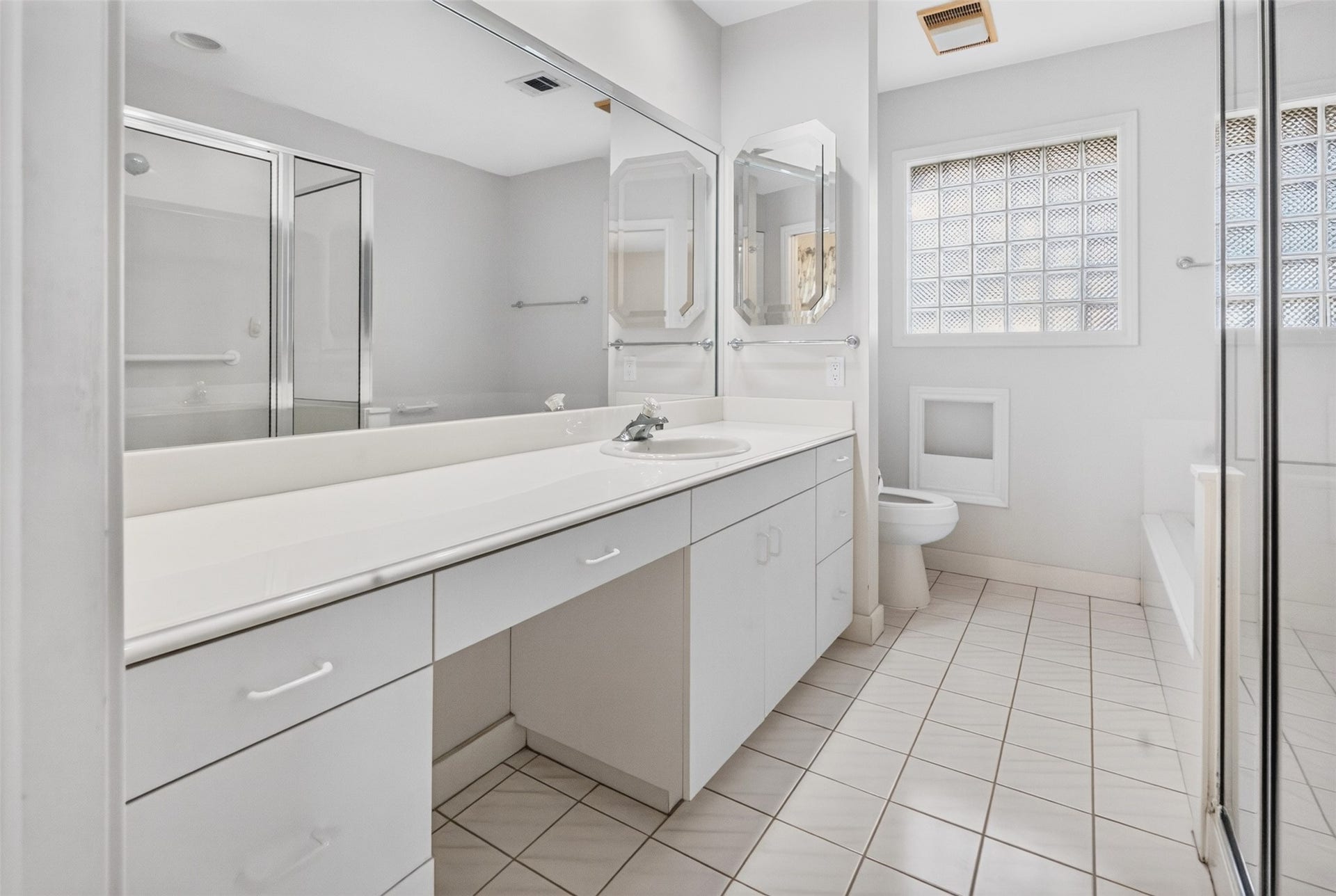 12507 Kingsride Lane, Houston, TX 77024 PRIMARY BATHROOM