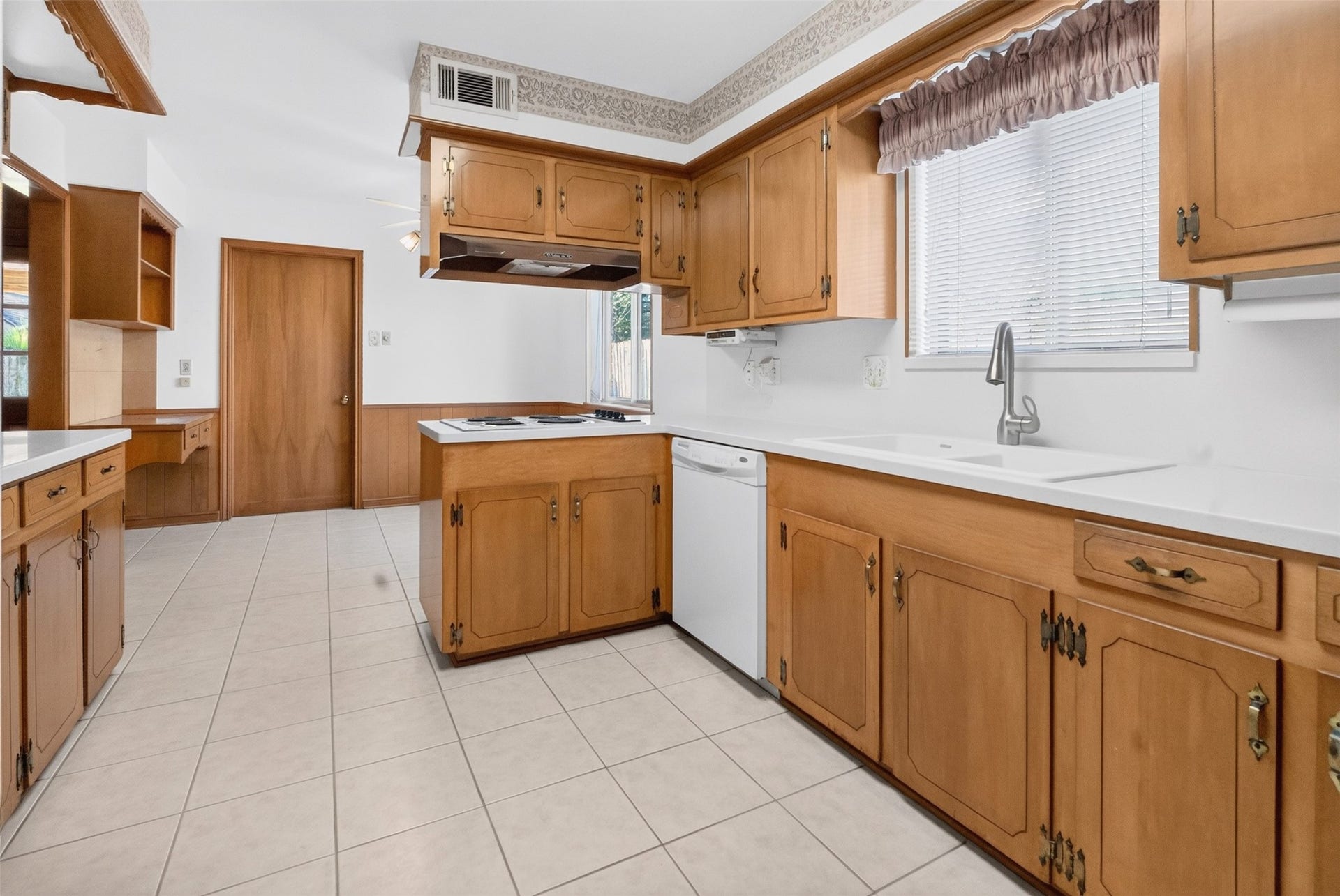 12507 Kingsride Lane, Houston, TX 77024 KITCHEN