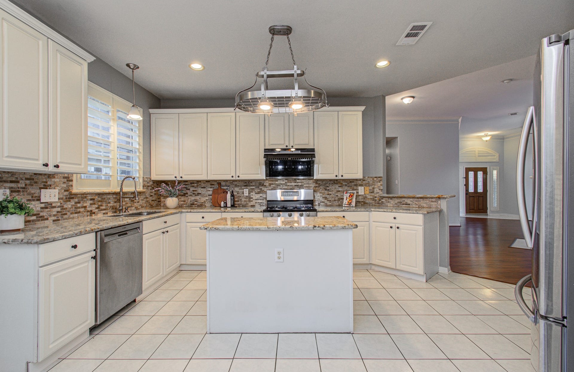 411 Crestridge Drive, Sugar Land, TX 77479