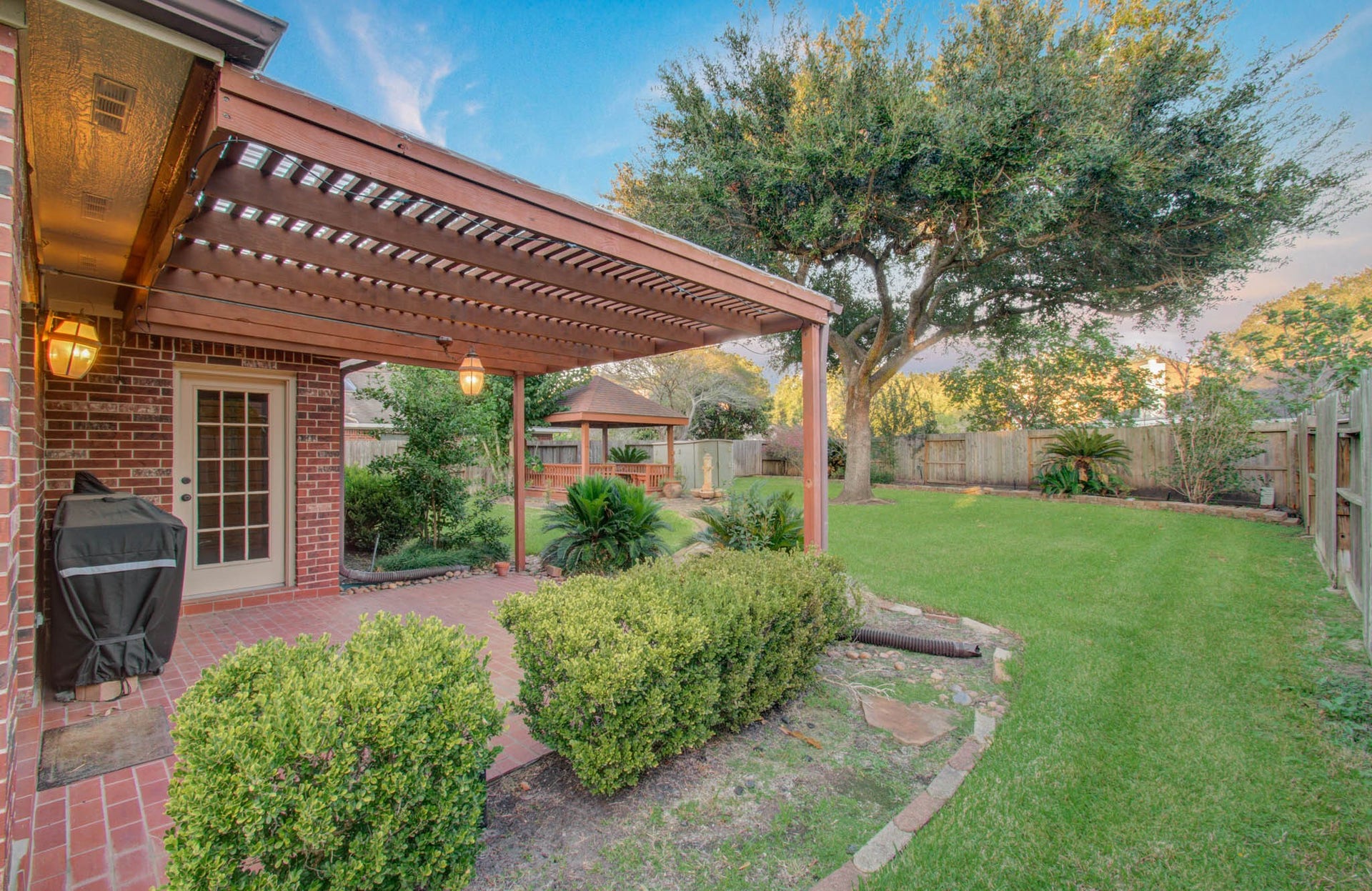 411 Crestridge Drive, Sugar Land, TX 77479
