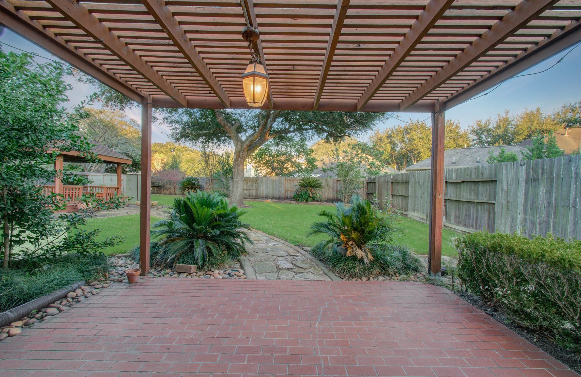 411 Crestridge Drive, Sugar Land, TX 77479