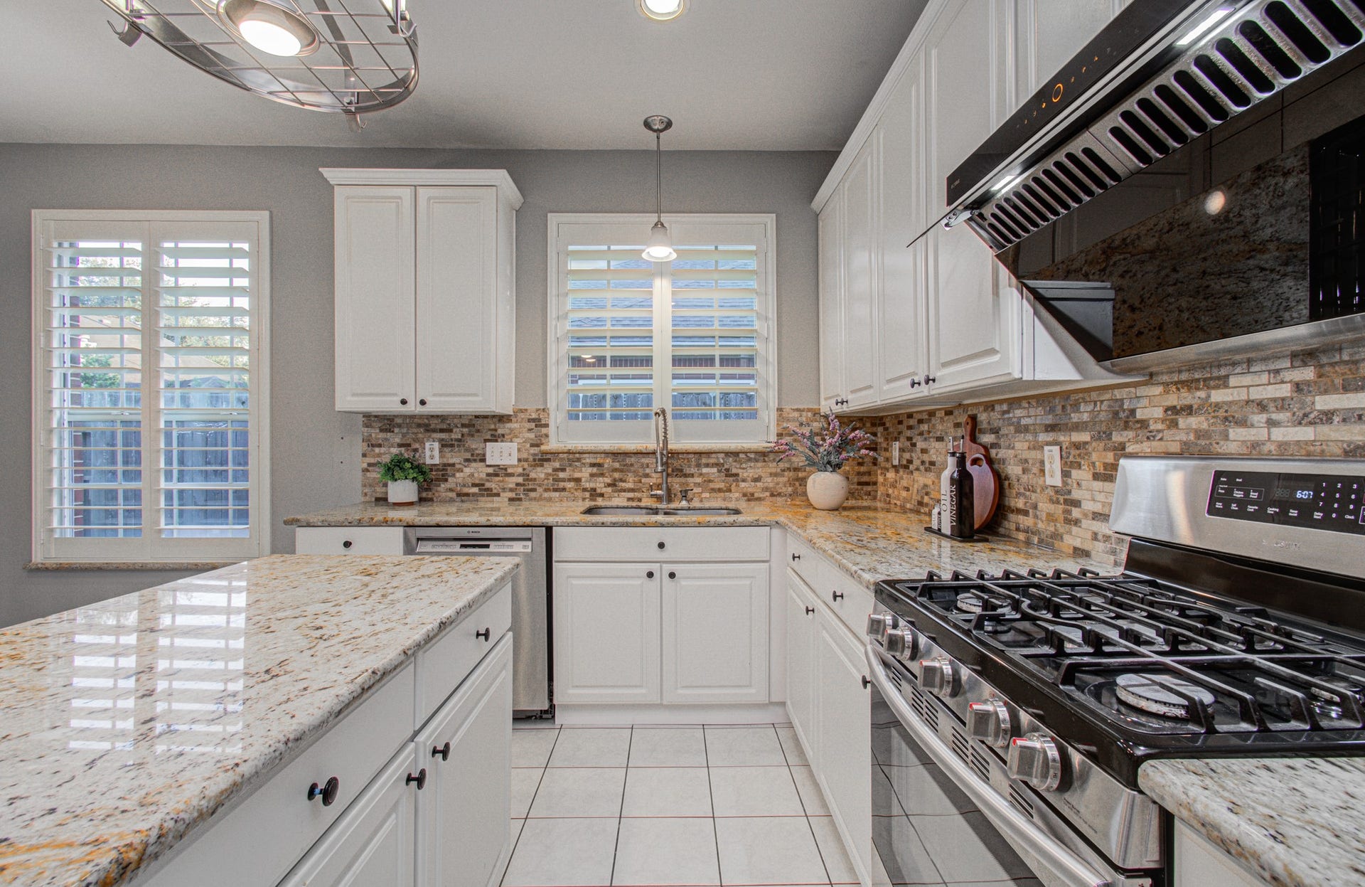 411 Crestridge Drive, Sugar Land, TX 77479