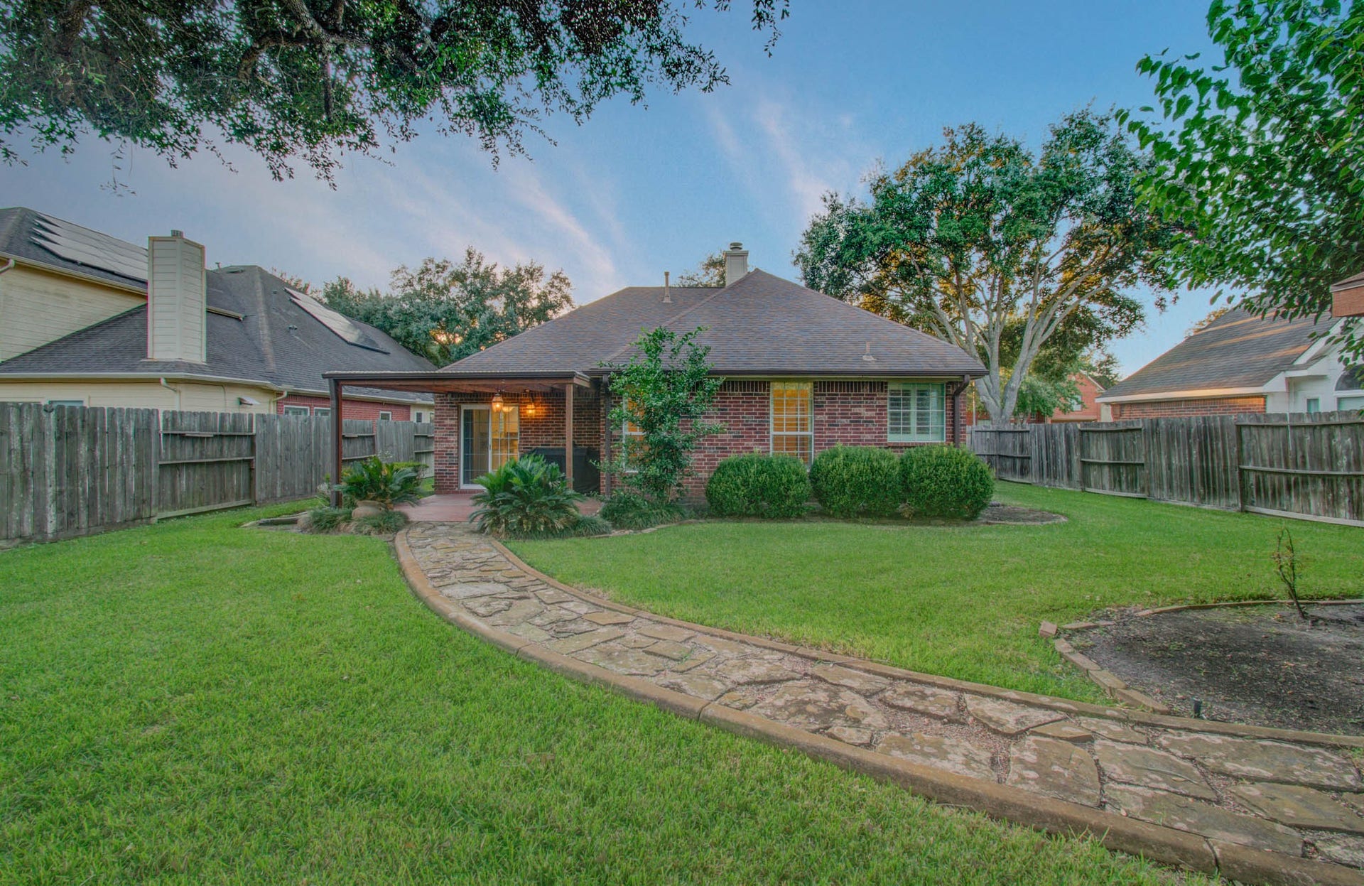 411 Crestridge Drive, Sugar Land, TX 77479