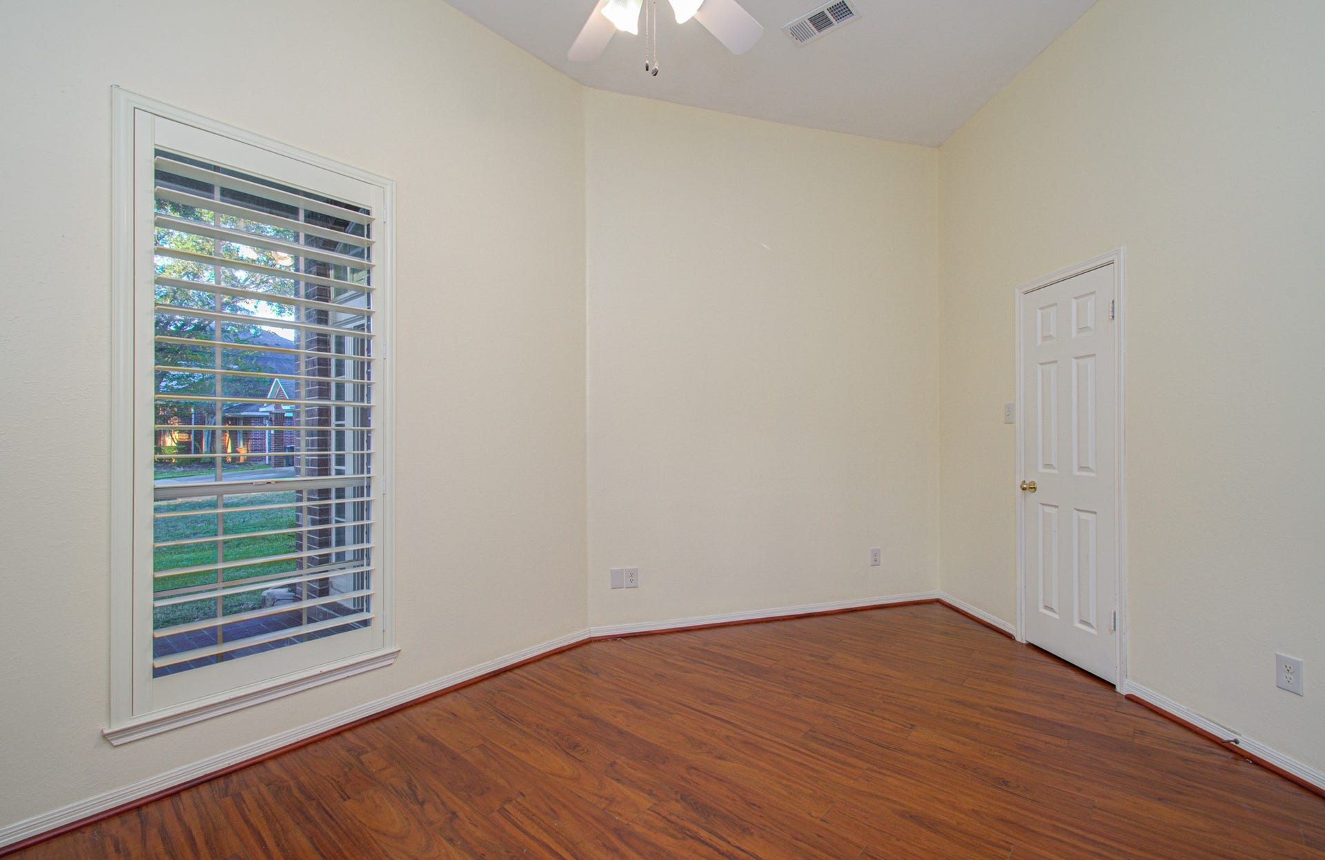 411 Crestridge Drive, Sugar Land, TX 77479