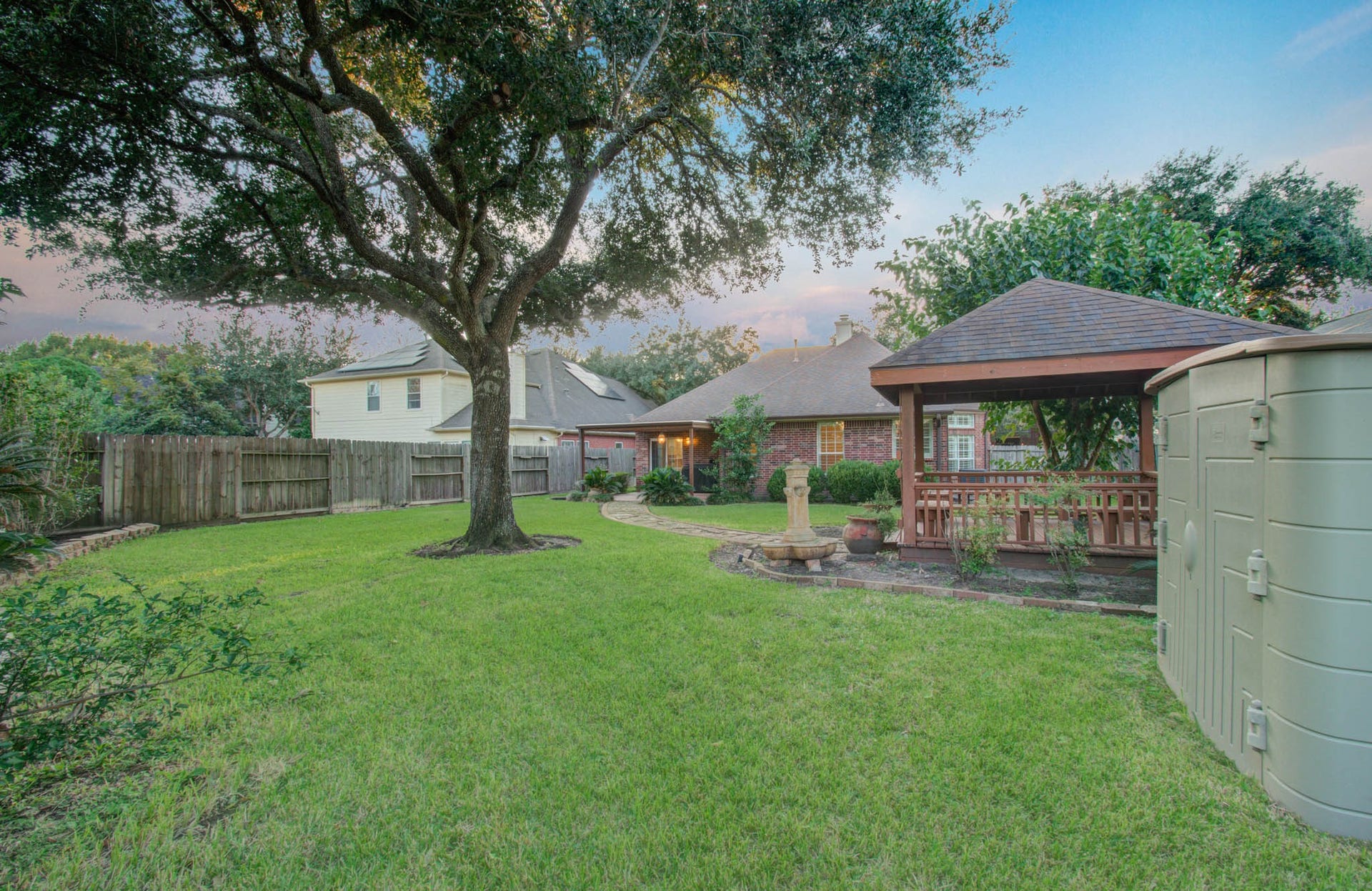 411 Crestridge Drive, Sugar Land, TX 77479