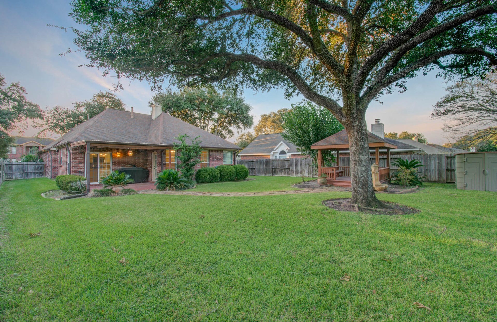 411 Crestridge Drive, Sugar Land, TX 77479