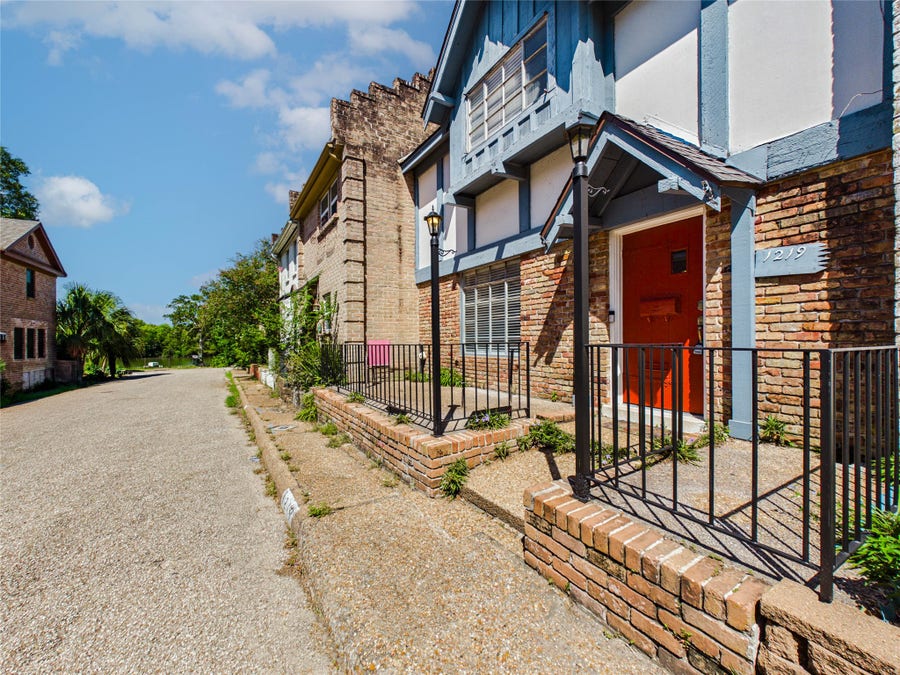 Property photo for 1219 Saxony Lane, Houston, TX