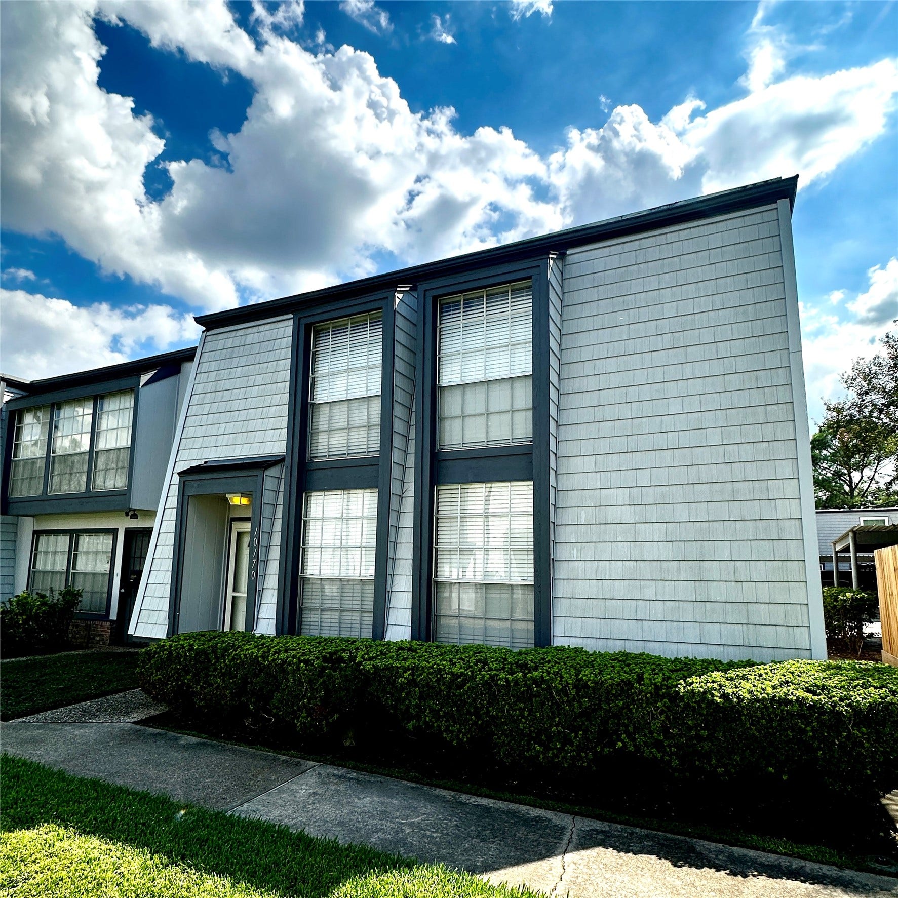 10170 Beekman Place Drive, Houston, TX 77043 10170 Beekman Place Drive, Houston, TX 77043
