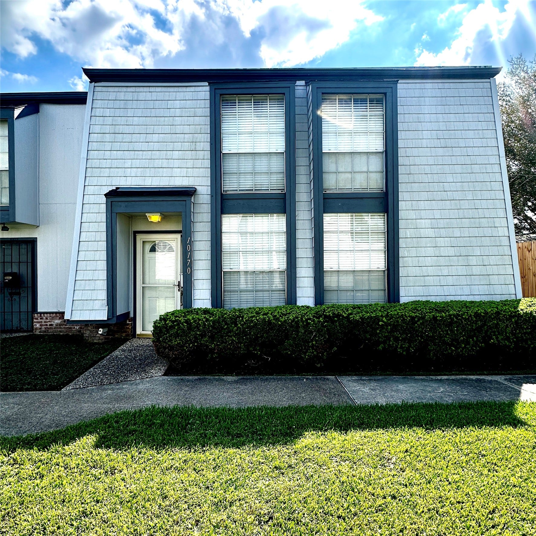 10170 Beekman Place Drive, Houston, TX 77043 10170 Beekman Place Drive, Houston, TX 77043