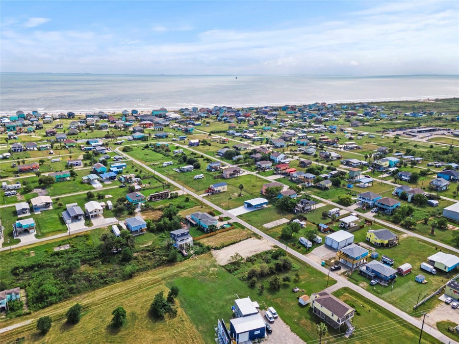 Property photo for 1083 Lakewood Dr Drive, Crystal Beach, TX