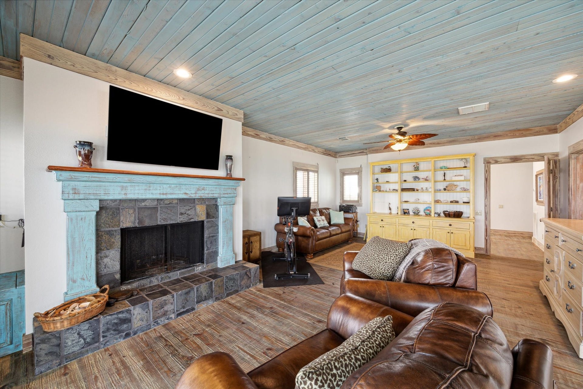139 Isles End Road, Tiki Island, TX 77554 139 Isles End Road, Tiki Island, TX 77554
