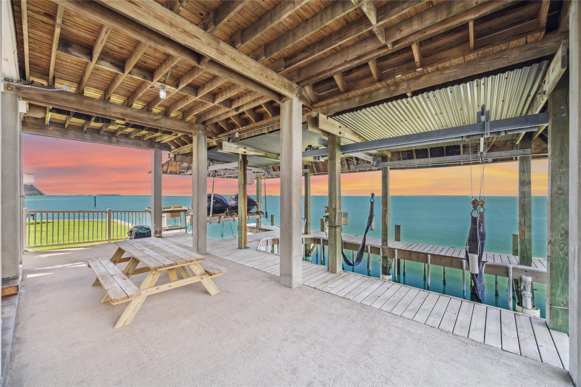 139 Isles End Road, Tiki Island, TX 77554 139 Isles End Road, Tiki Island, TX 77554