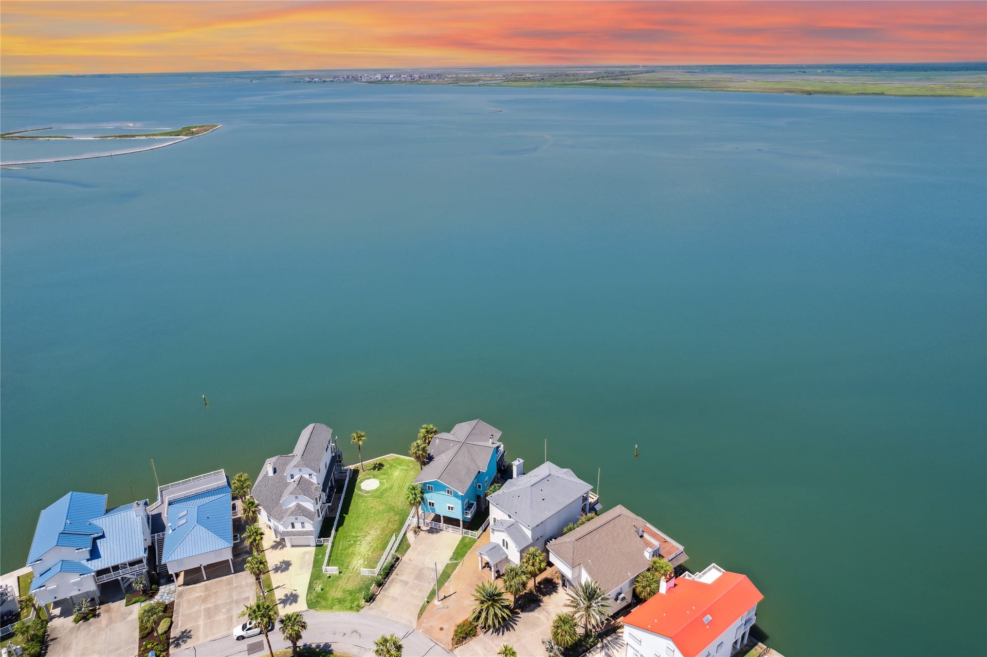139 Isles End Road, Tiki Island, TX 77554 139 Isles End Road, Tiki Island, TX 77554