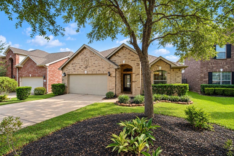 Property photo for 42 Black Swan Court, Magnolia, TX