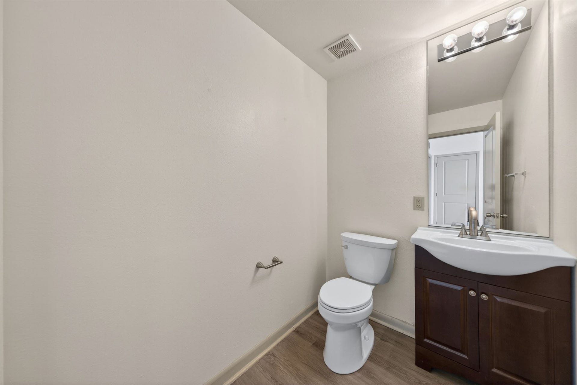 3505 Sage Road, #314, Houston, TX 77056 A rare advantage... This exceptional condo features a half bath for guests- a coveted feature not found in most units.