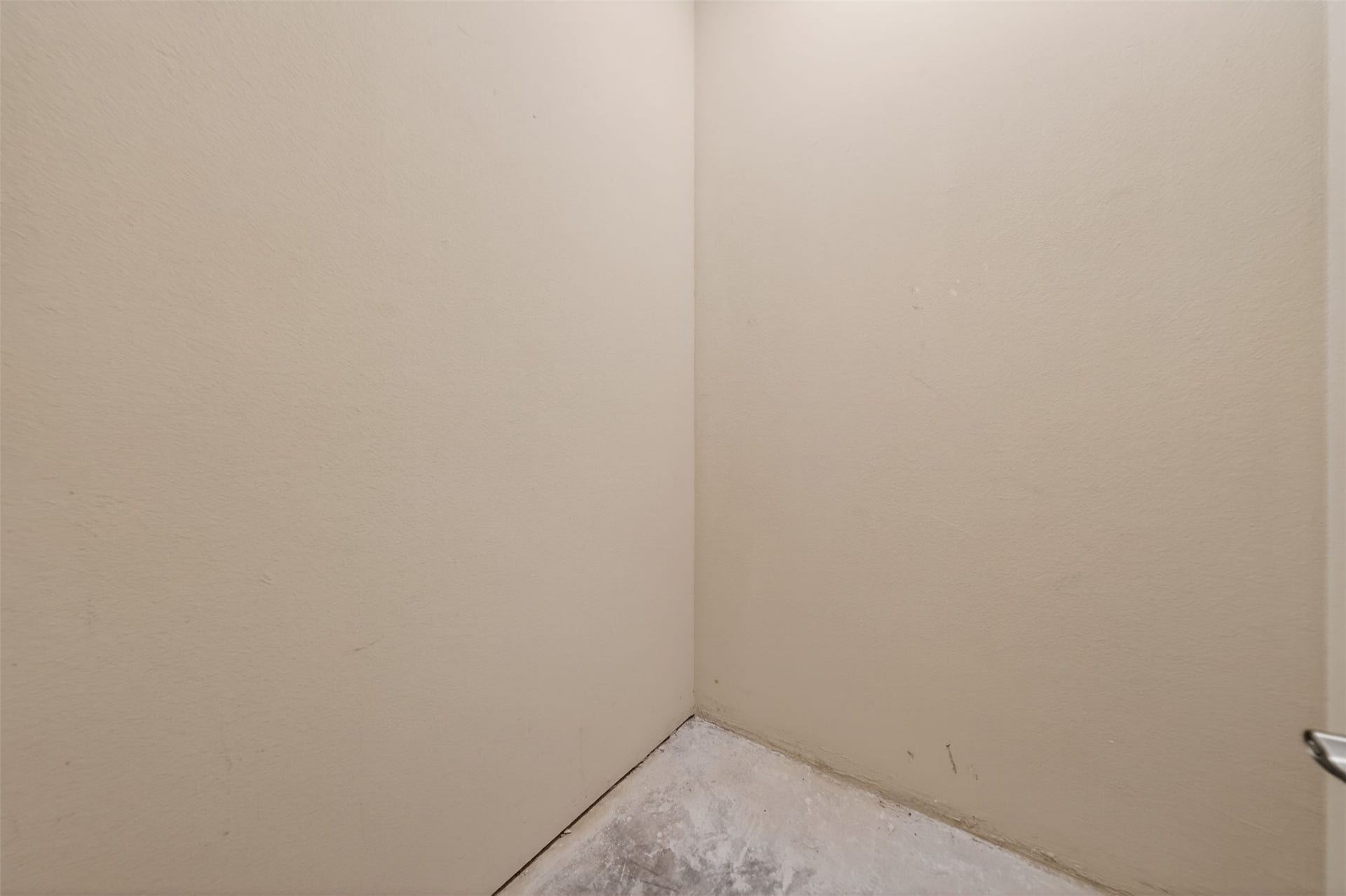 3505 Sage Road, #314, Houston, TX 77056 Discover the convenience of a private 6'x5' storage room on the 3rd floor, perfect for organizing your essentials seamlessly.