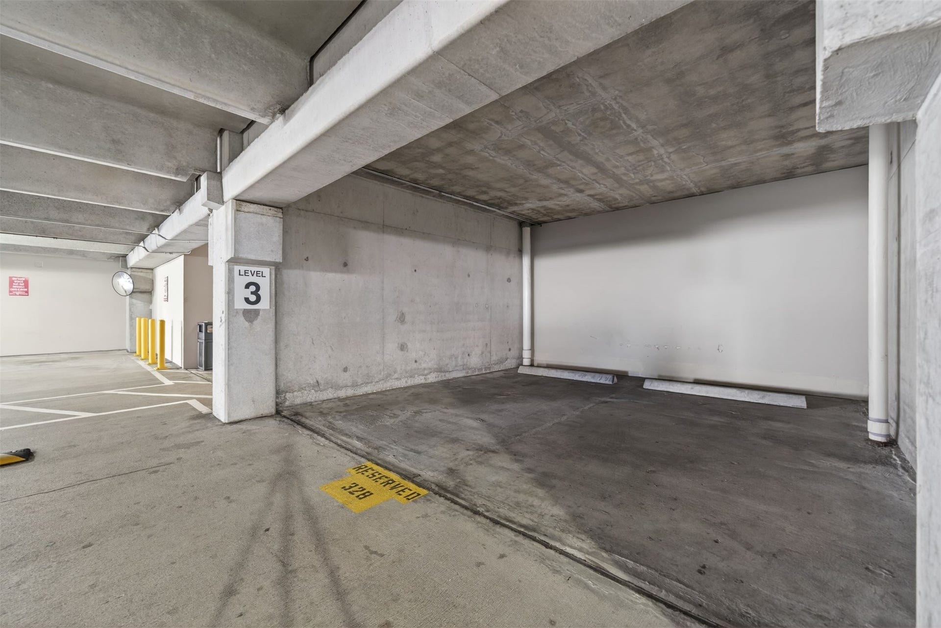 3505 Sage Road, #314, Houston, TX 77056 Enjoy maximum convenience and security of a private two-space carport located on the third floor and a private additional 6x5 storage unit included.