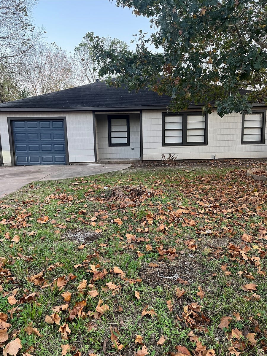 Property photo for 902 Alice Street, Sweeny, TX