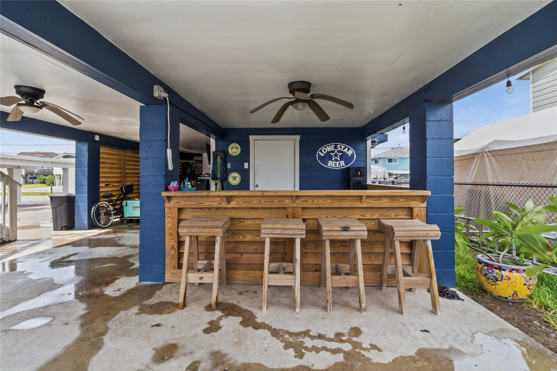 250 Barracuda Street, Bayou Vista, TX 77563 Covered bar area