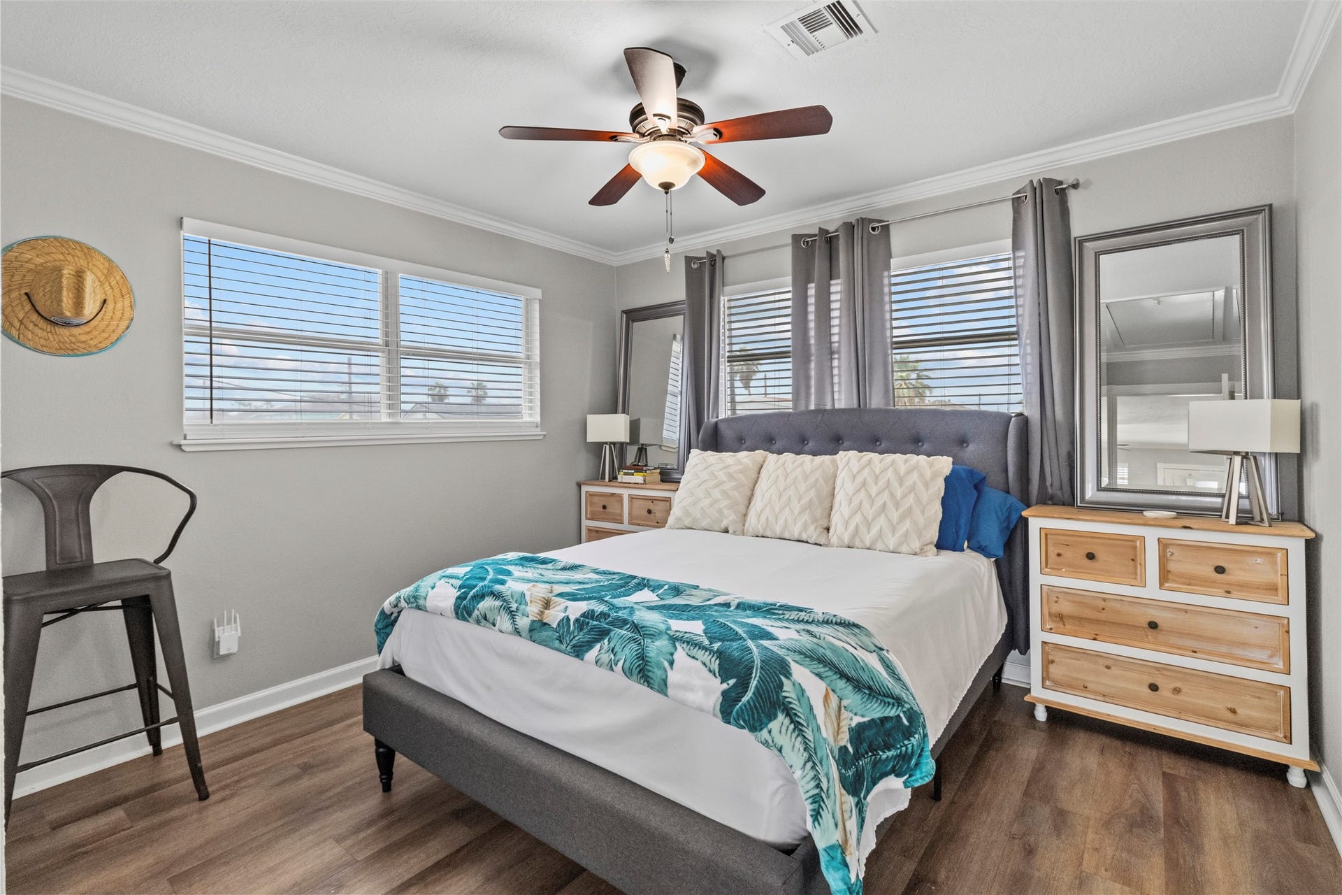250 Barracuda Street, Bayou Vista, TX 77563 Primary bedroom