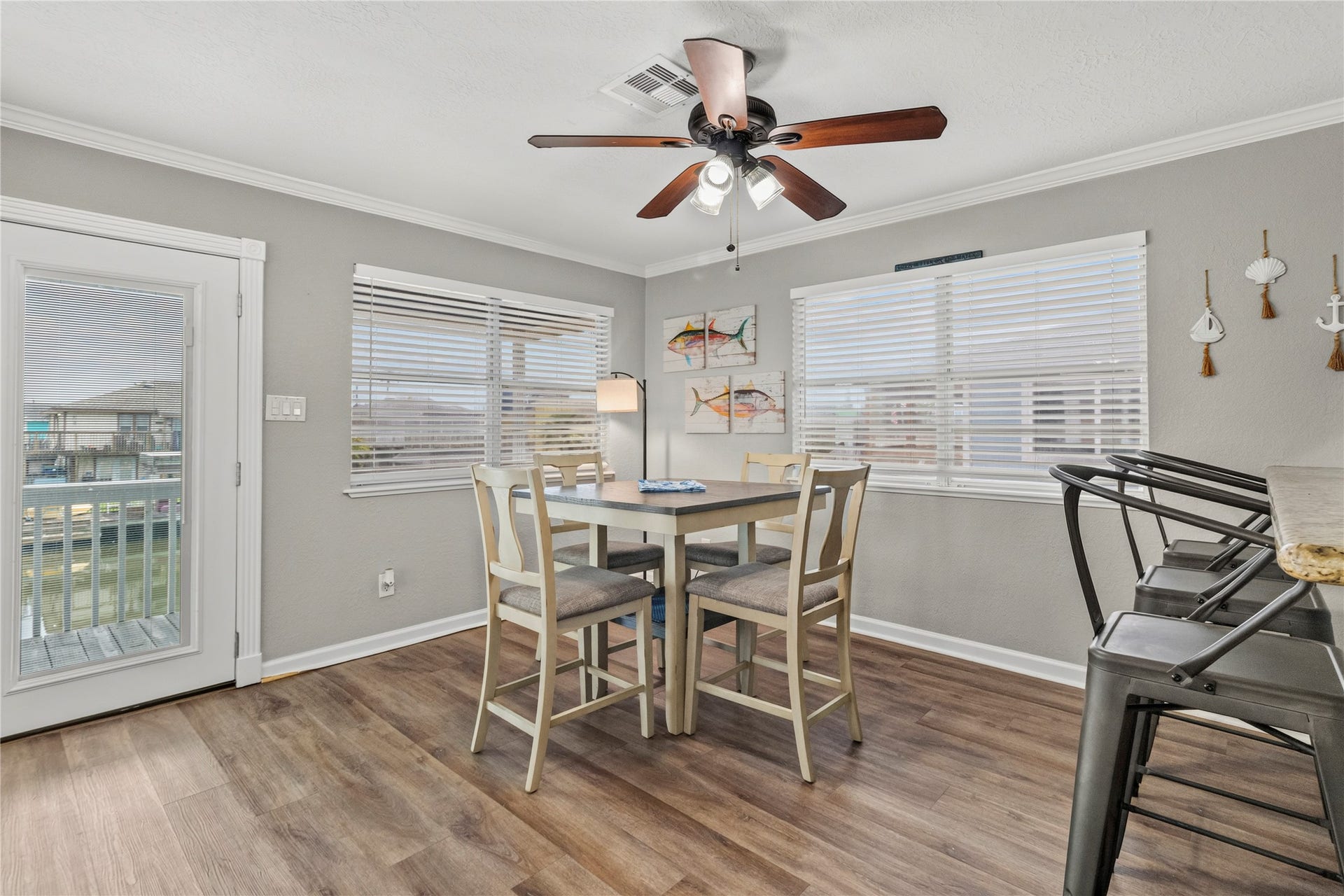 250 Barracuda Street, Bayou Vista, TX 77563 Dining room
