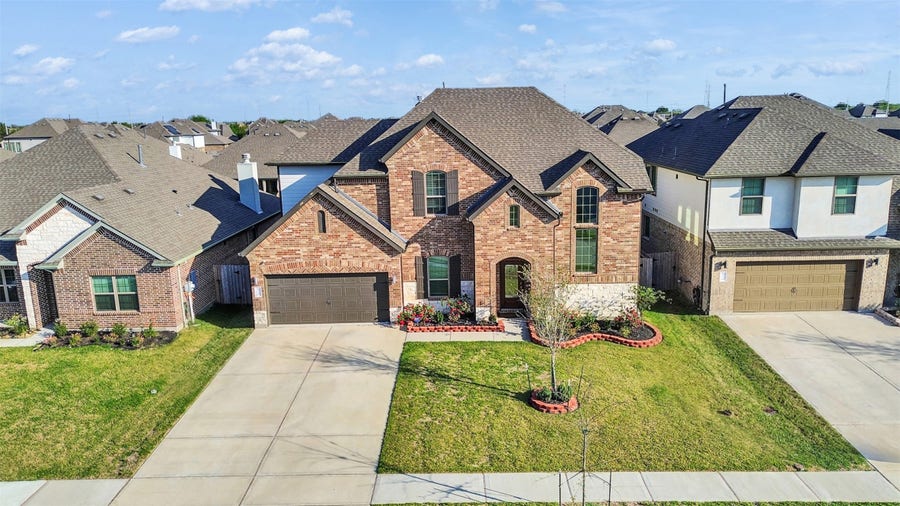 Property photo for 818 Kingwood Drive, League City, TX