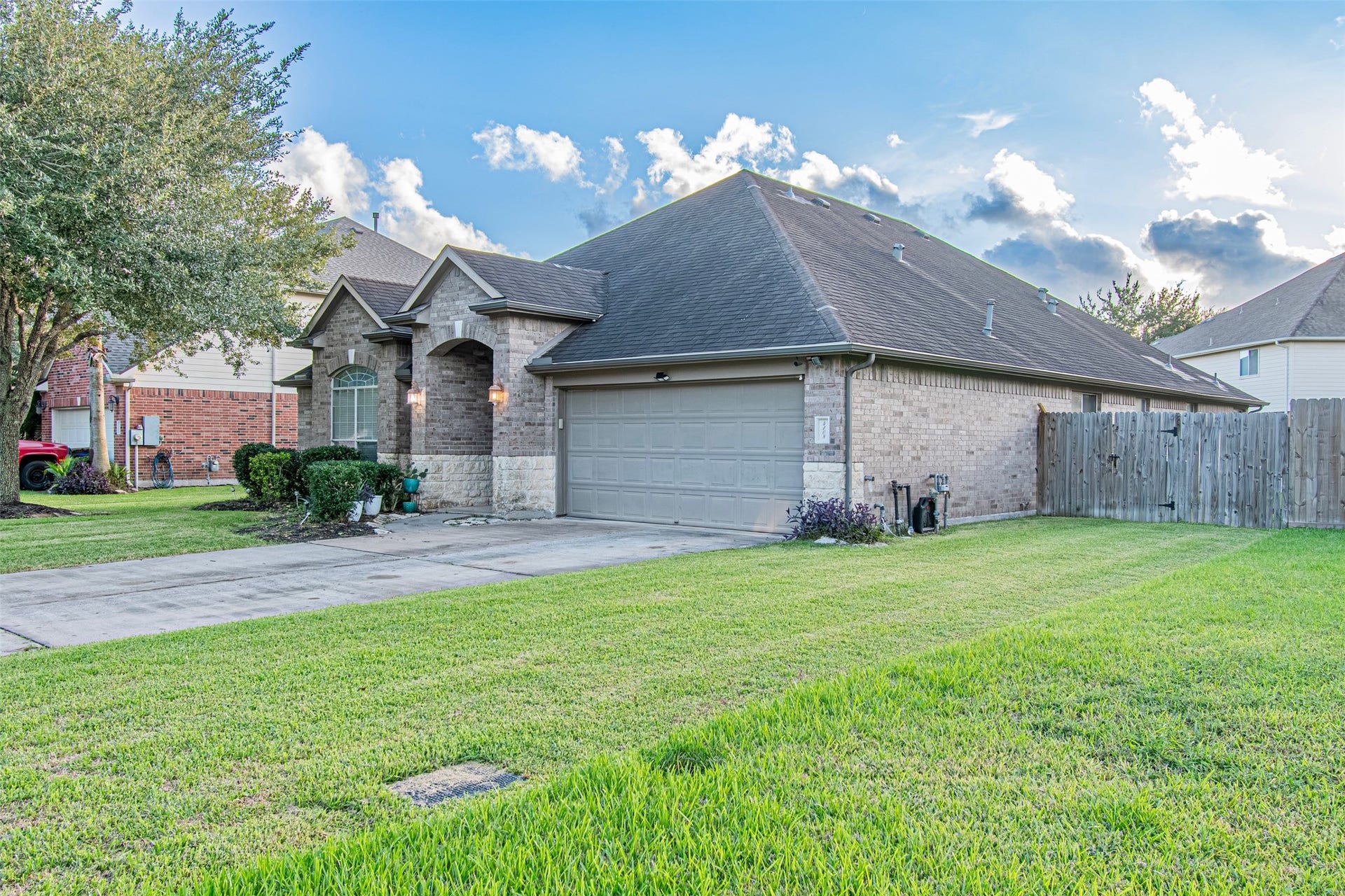 4108 S Meridian Greens Drive, Dickinson, TX 77539 4108 S Meridian Greens Drive, Dickinson, TX 77539