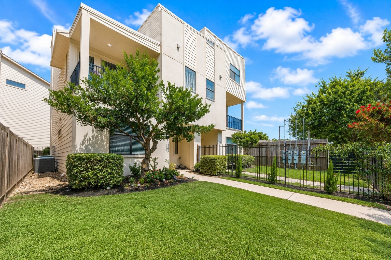 2320 Emancipation Avenue, Houston, TX 77004 2320 Emancipation Avenue, Houston, TX 77004