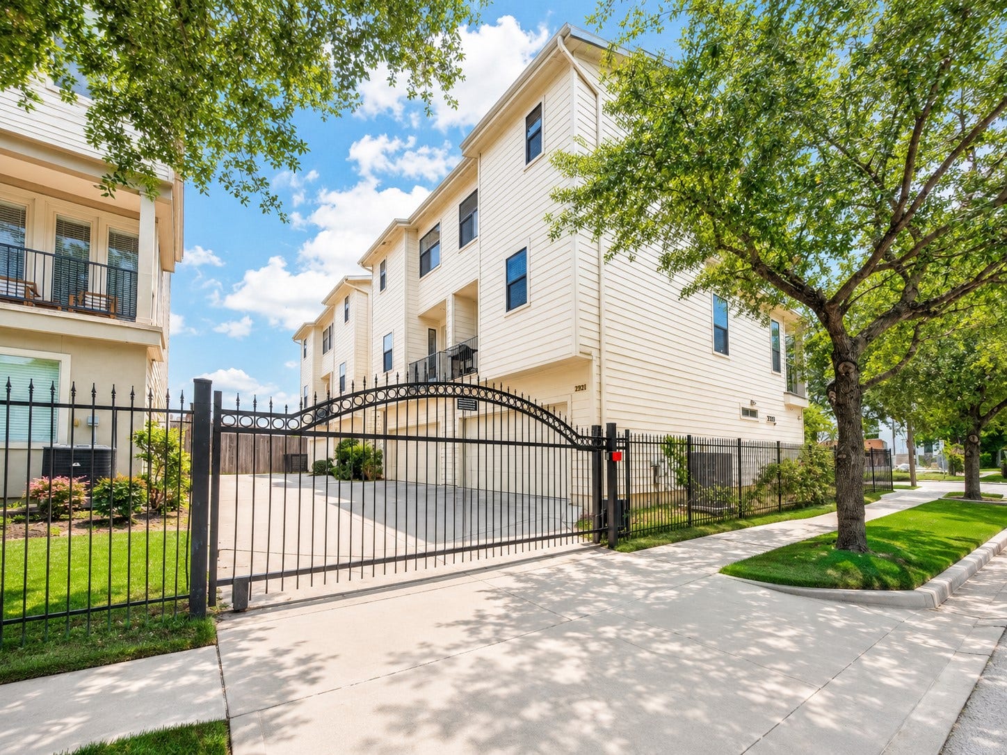 2320 Emancipation Avenue, Houston, TX 77004 2320 Emancipation Avenue, Houston, TX 77004