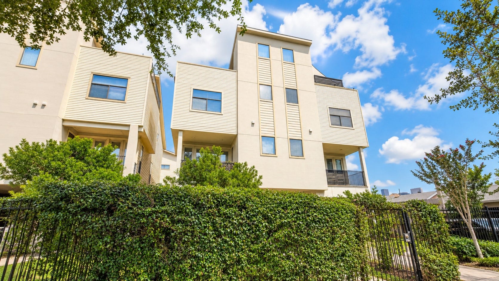 2320 Emancipation Avenue, Houston, TX 77004 2320 Emancipation Avenue, Houston, TX 77004