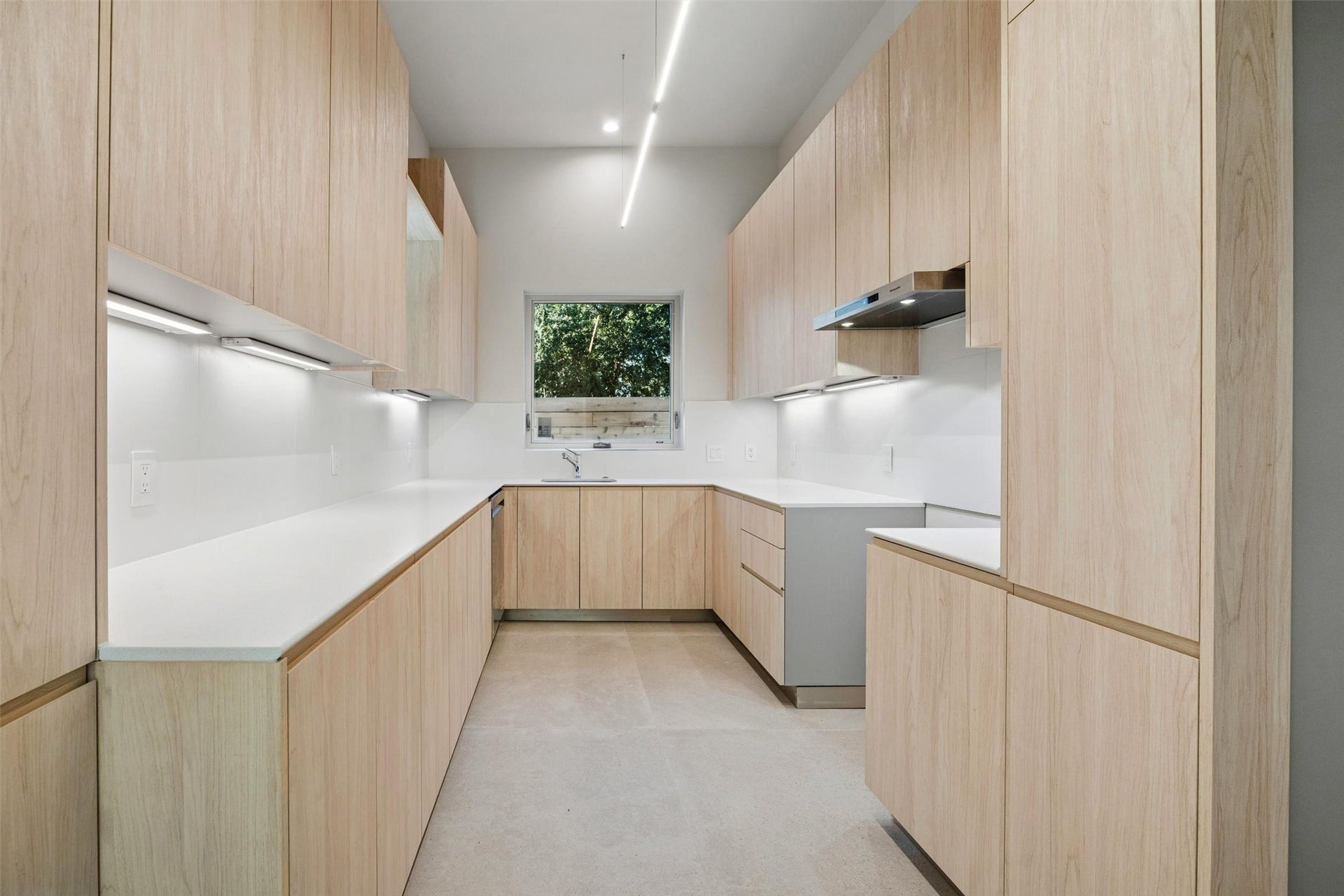 3514 Mount Vernon Street, Houston, TX 77006 Stunning kitchen with custom cabinets and an abundance of counter space and storage.