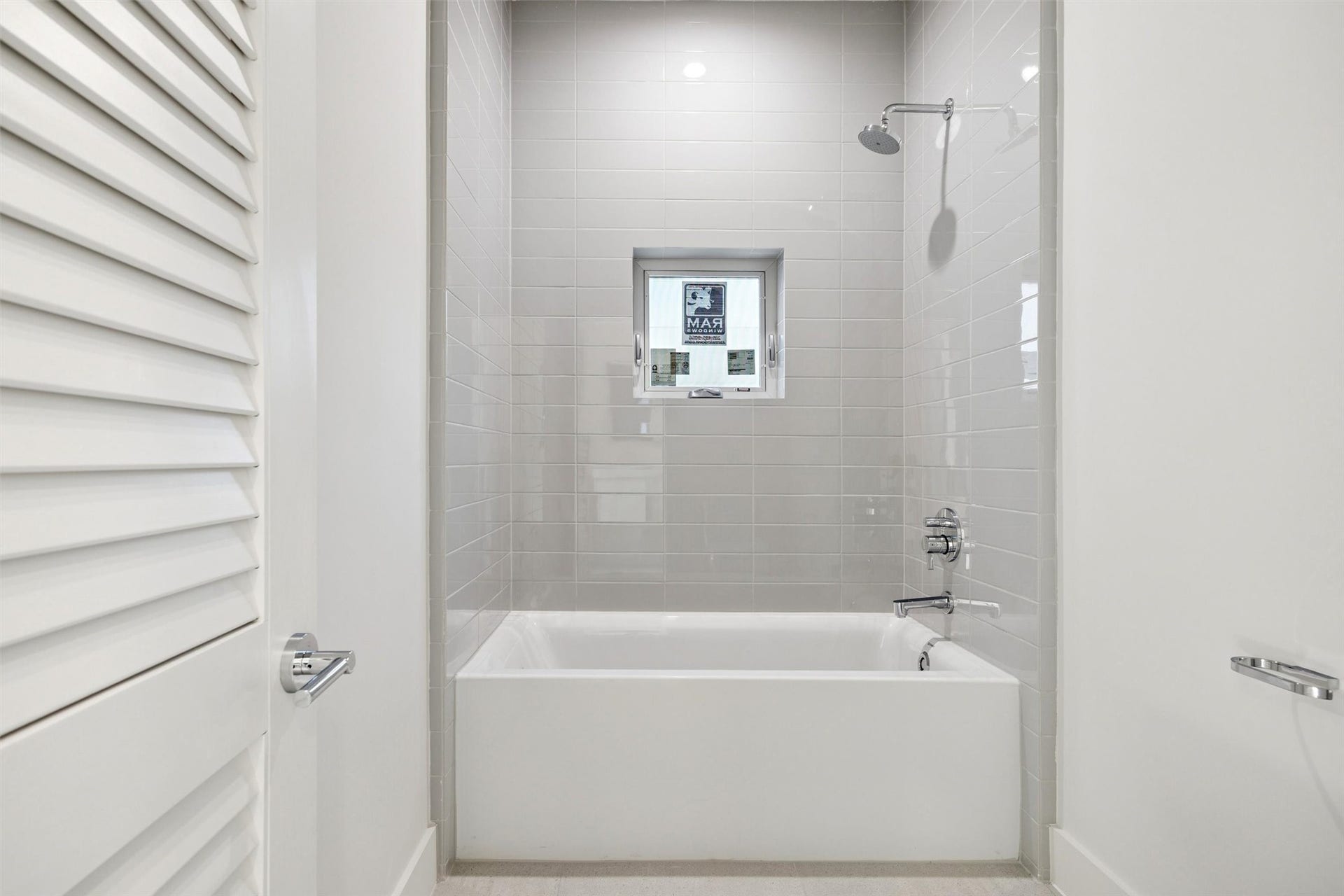 3514 Mount Vernon Street, Houston, TX 77006 The tub/shower combo is tucked away in its own private room.
