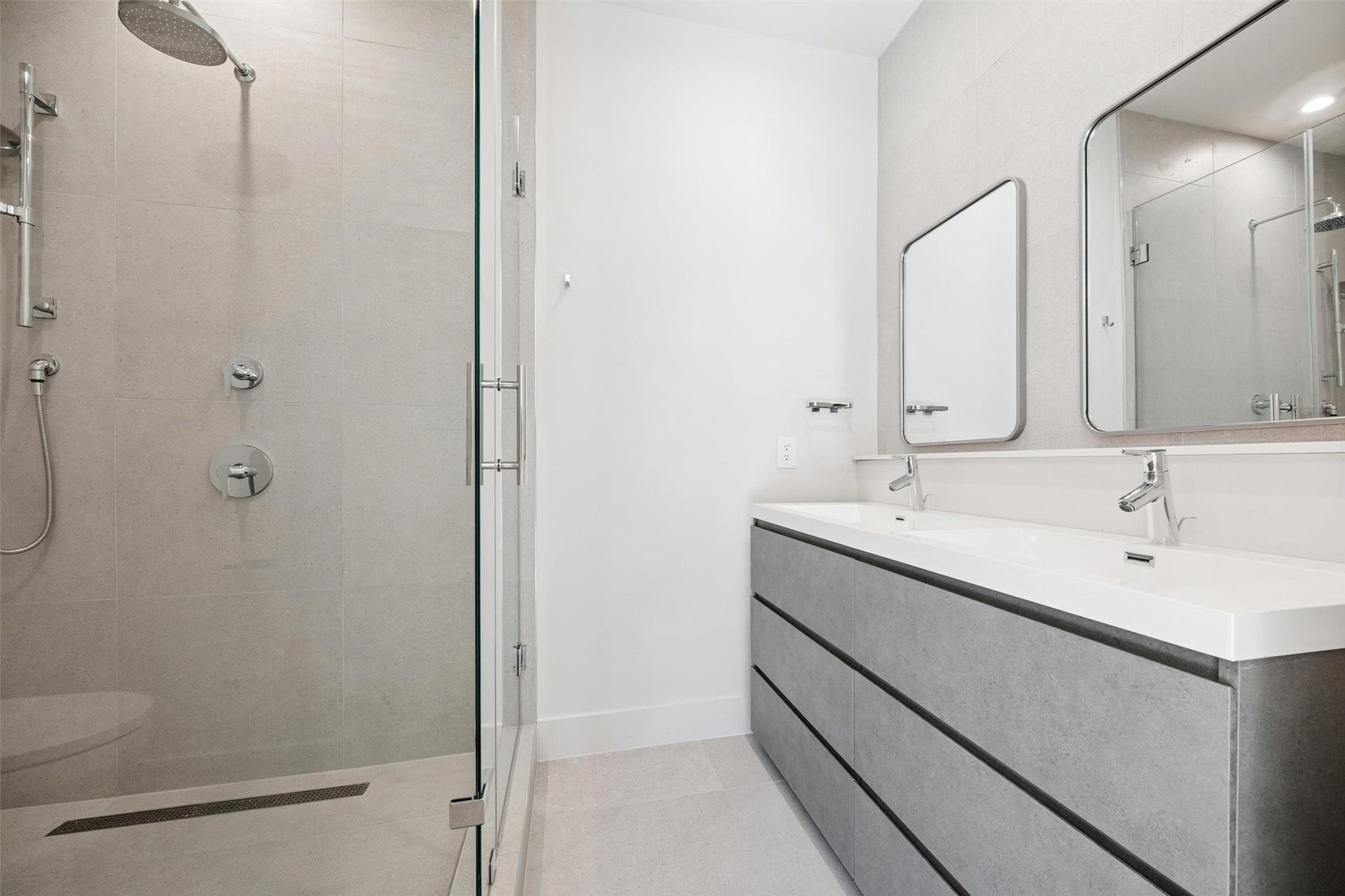 3514 Mount Vernon Street, Houston, TX 77006 Primary bathroom with large glass surround shower and double sinks.