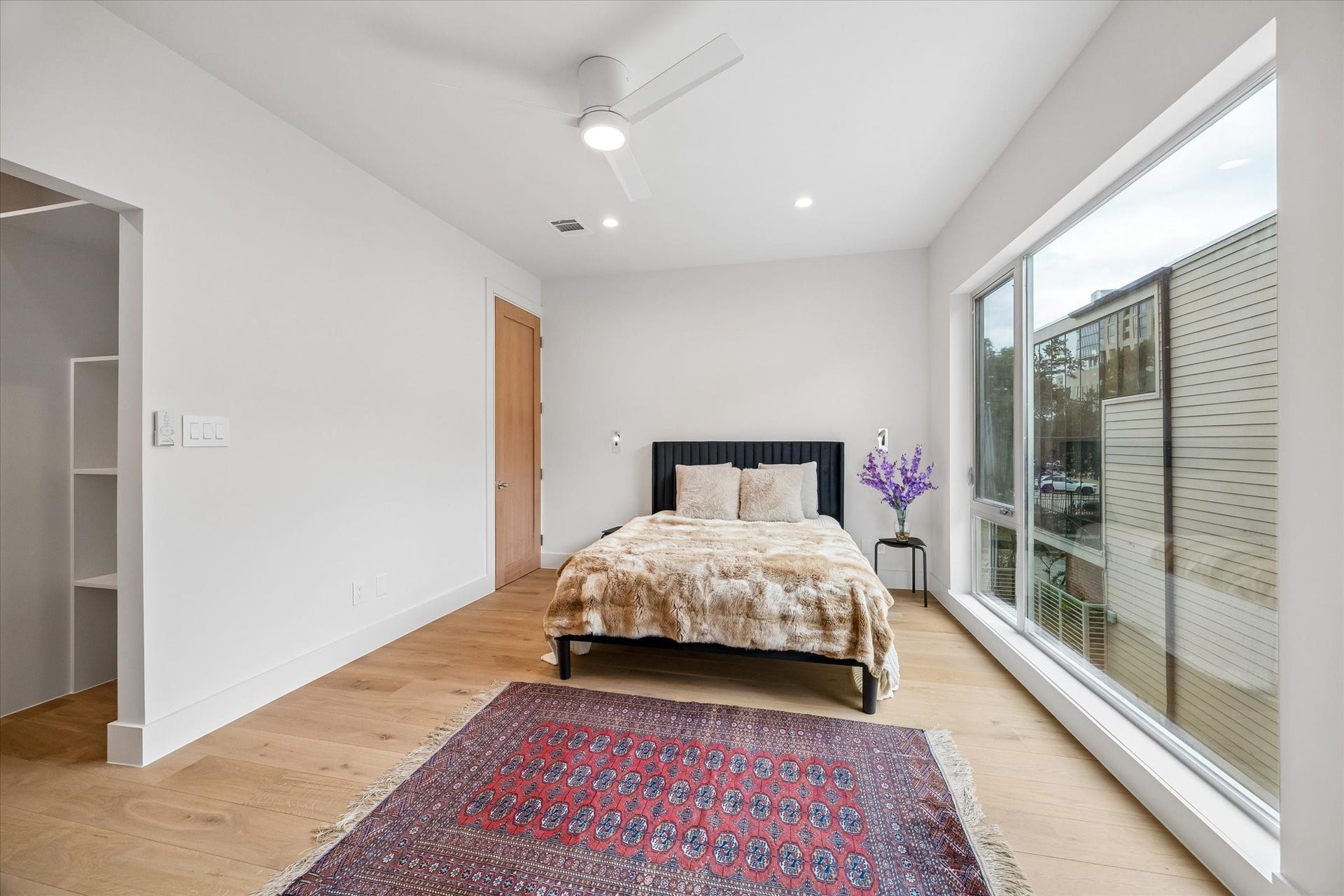 3514 Mount Vernon Street, Houston, TX 77006 Primary bedroom furnished